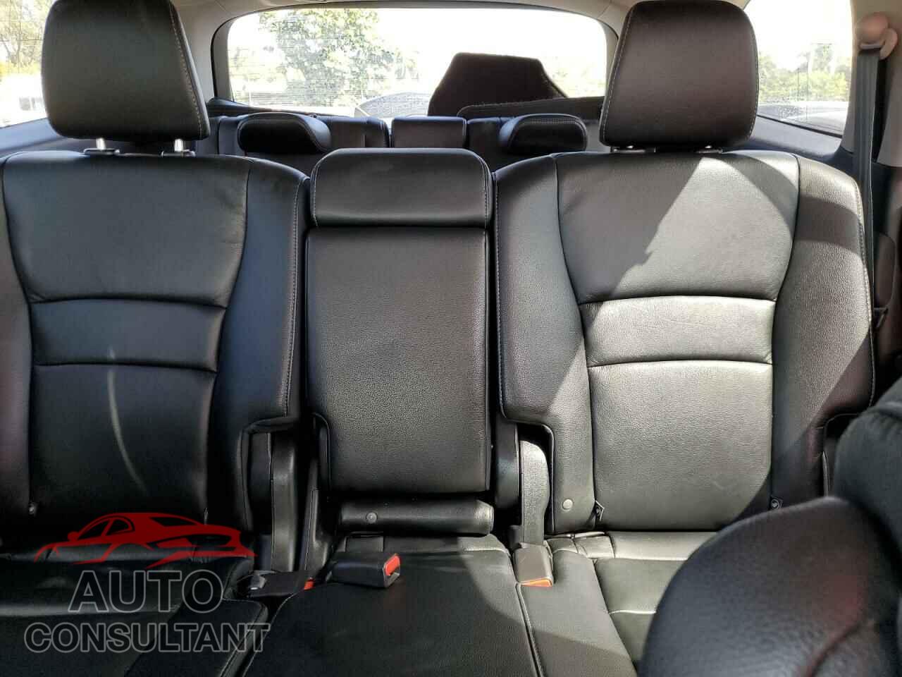 HONDA PILOT 2018 - 5FNYF5H96JB020404