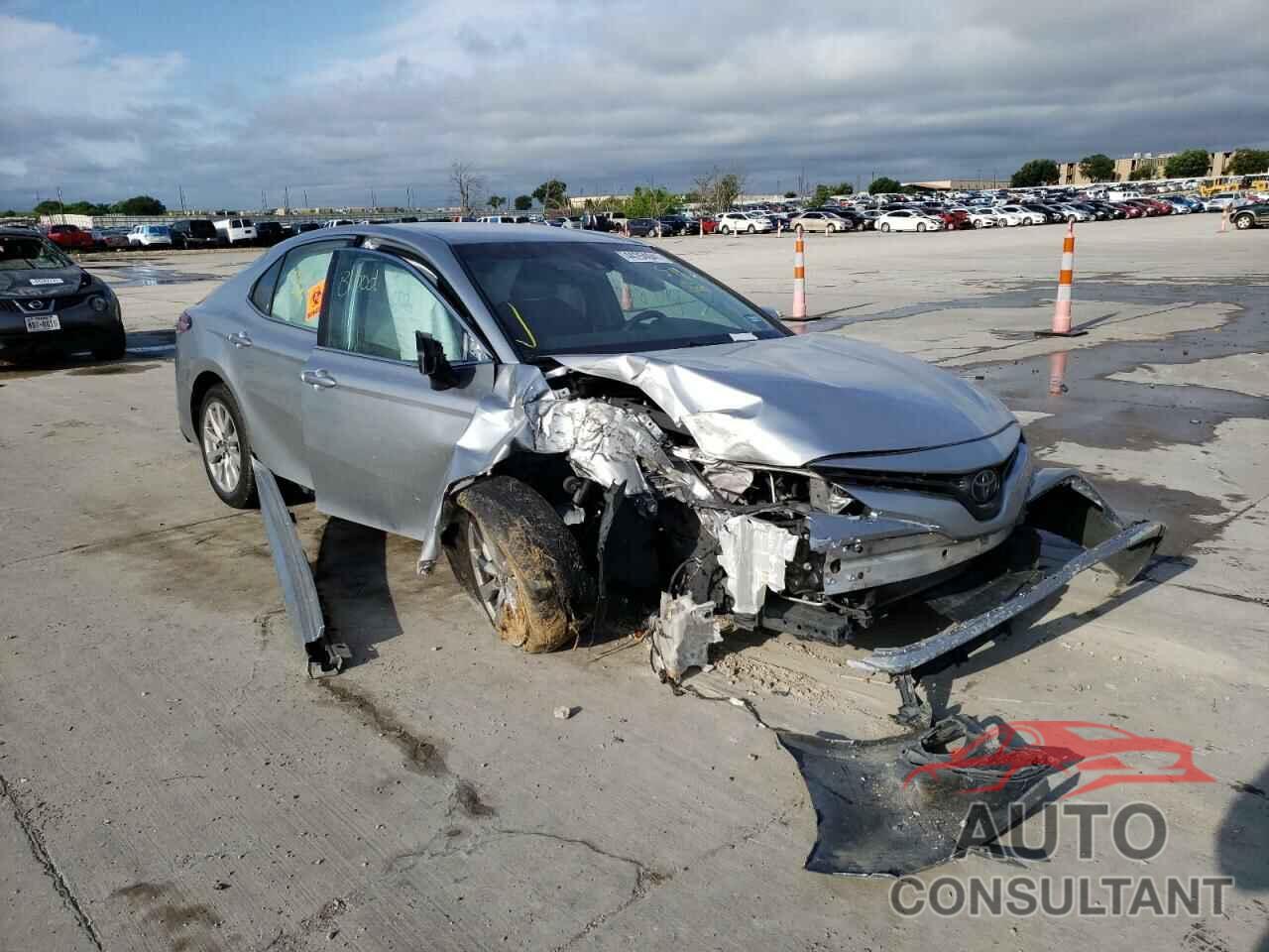 TOYOTA CAMRY 2018 - 4T1B11HK0JU085820