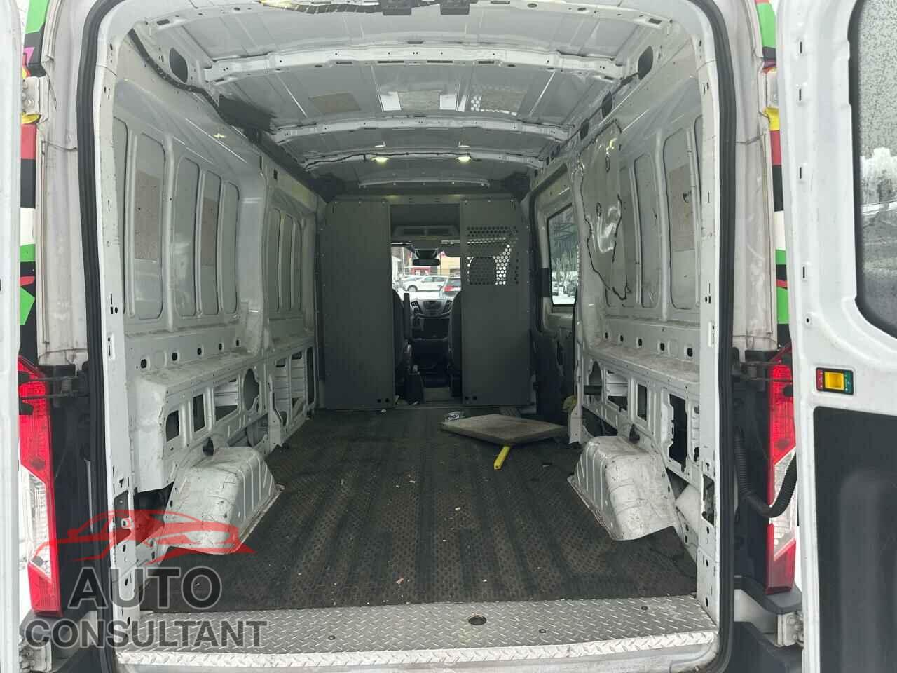 FORD TRANSIT 2017 - 1FTYR2CM8HKA18166