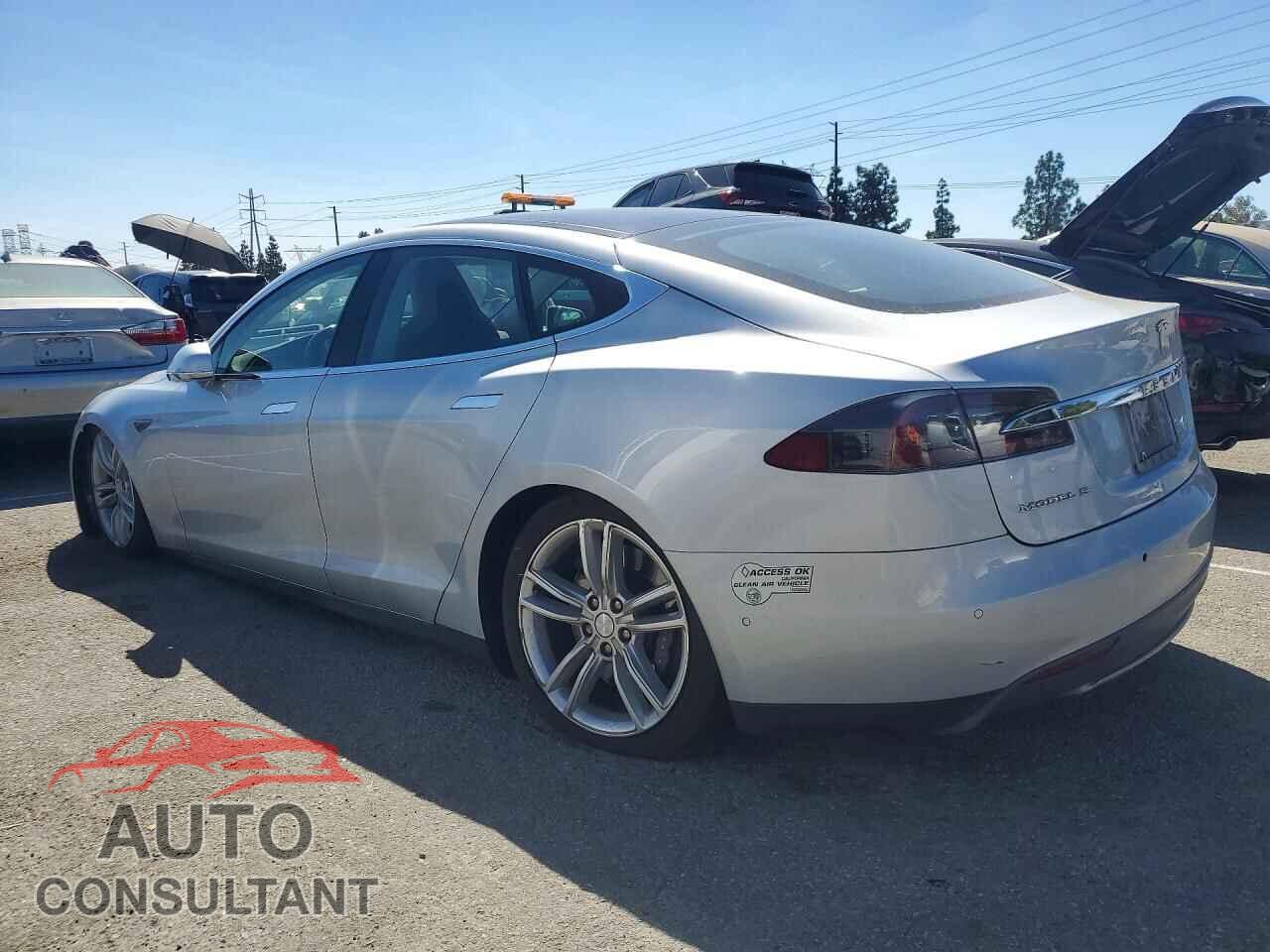 TESLA MODEL S 2015 - 5YJSA1E26FF113287
