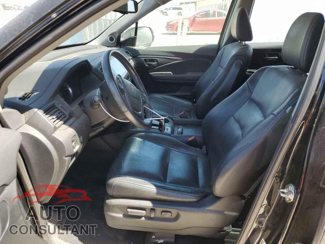 HONDA PILOT 2017 - 5FNYF5H50HB004481