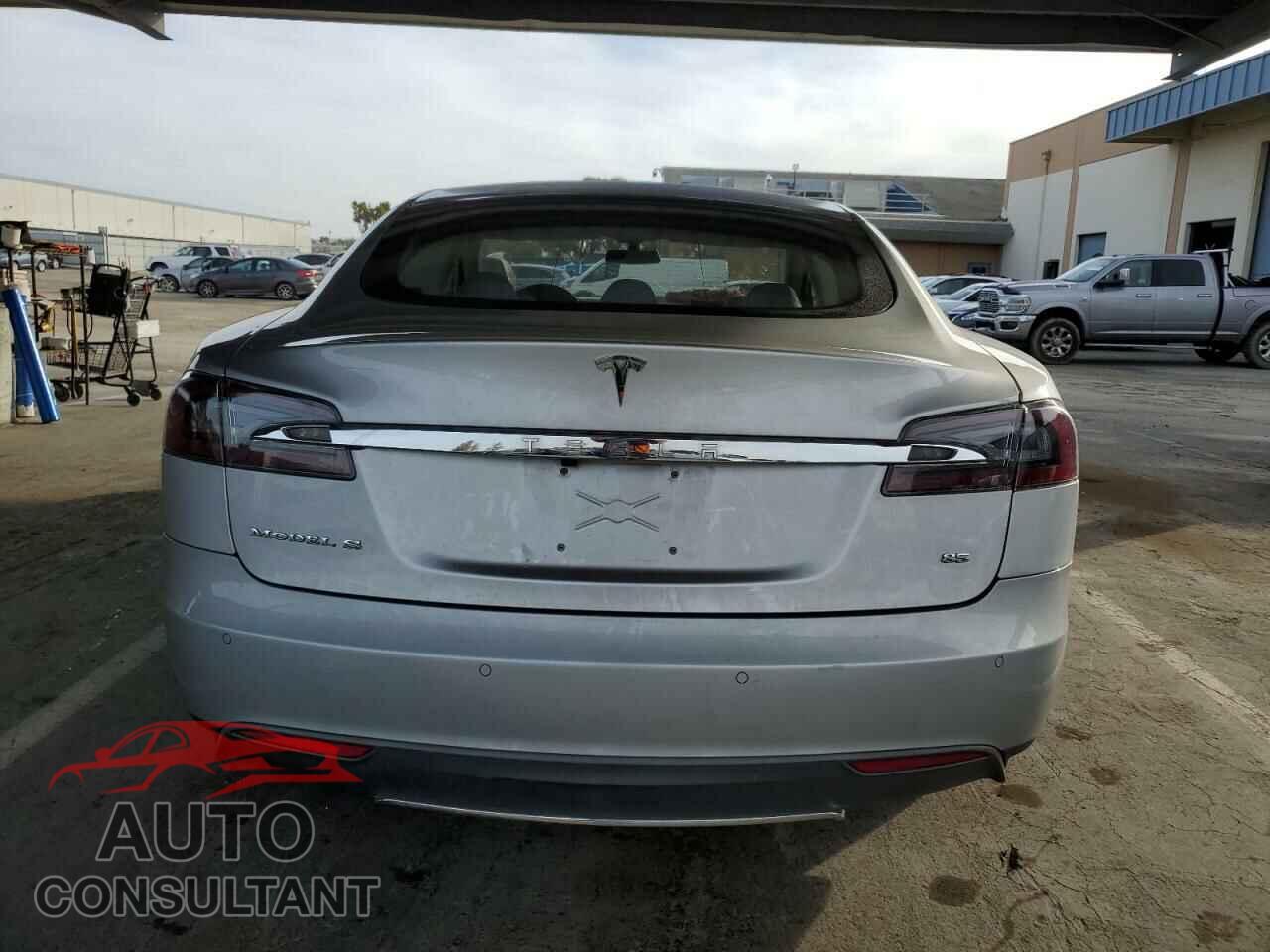 TESLA MODEL S 2013 - 5YJSA1DN8DFP24236