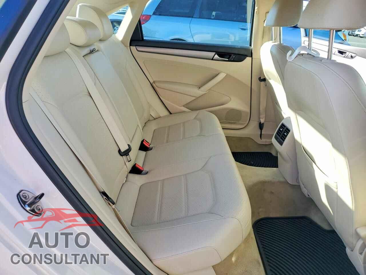 VOLKSWAGEN PASSAT 2014 - 1VWBT7A35EC063938