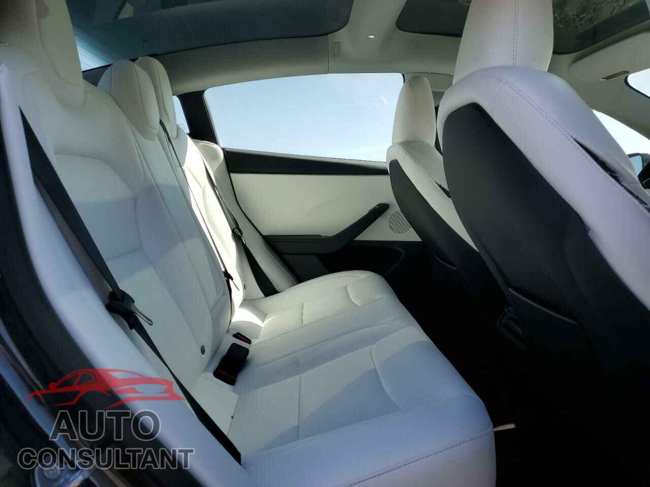 TESLA MODEL 3 2024 - 5YJ3E1EA5RF871819