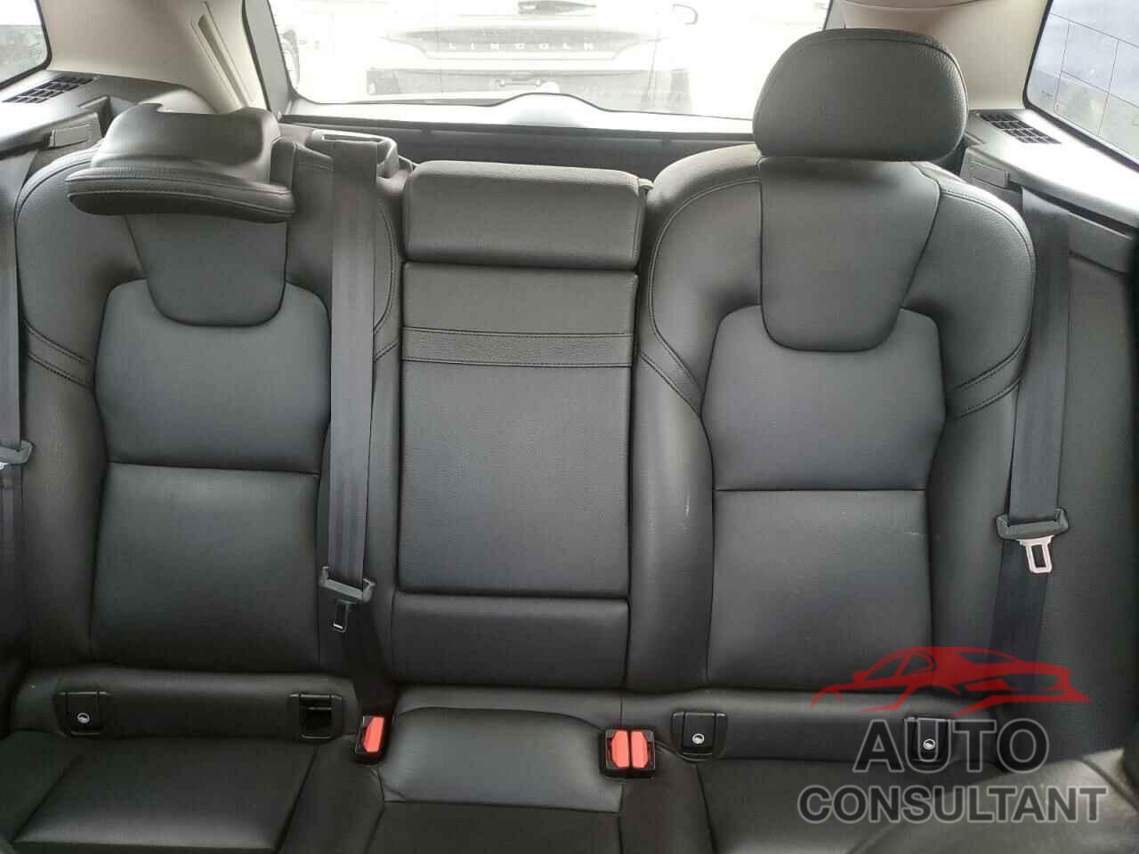 VOLVO XC60 2018 - LYVA22RK8JB109678