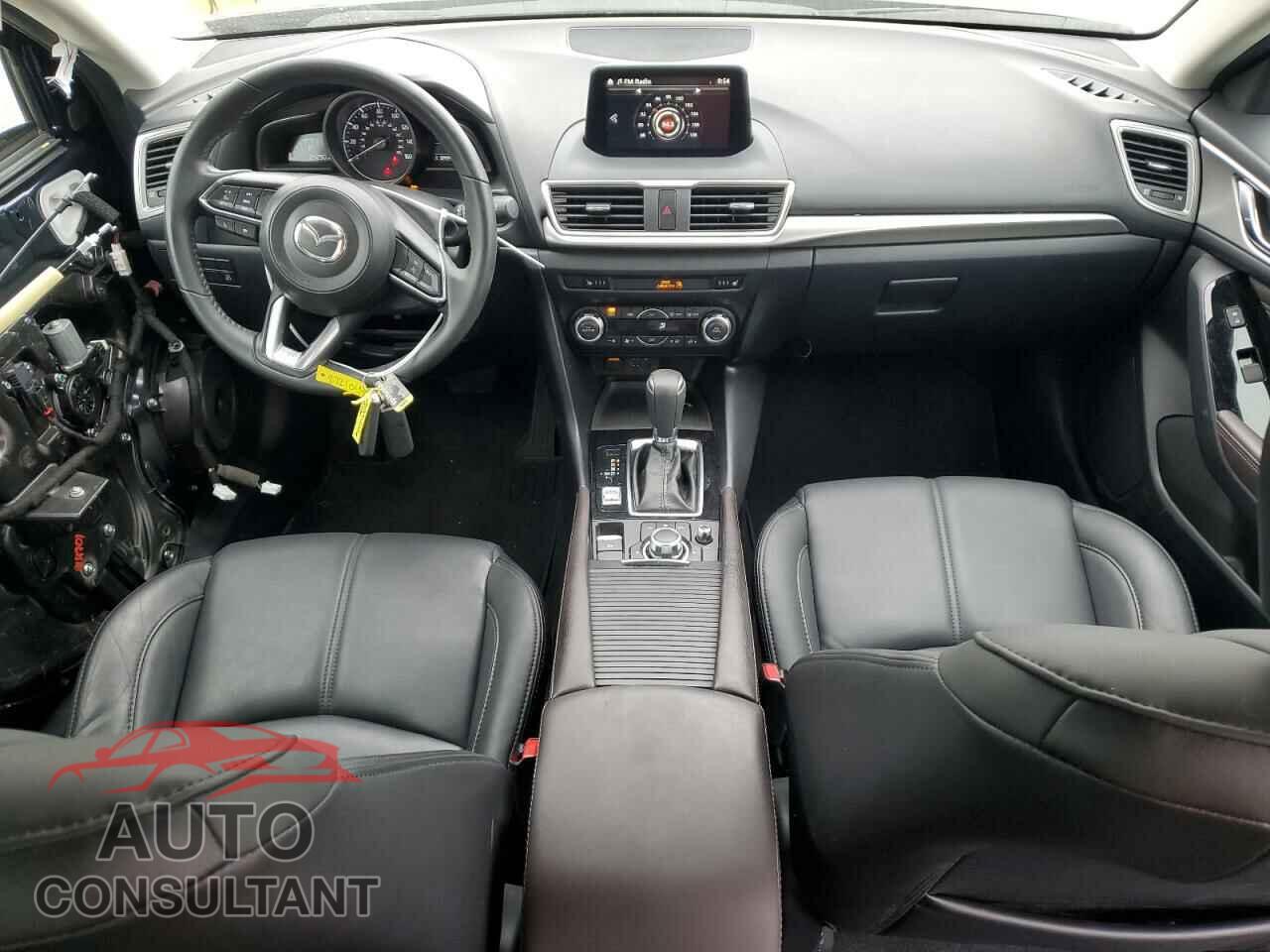 MAZDA 3 2018 - 3MZBN1L38JM272104
