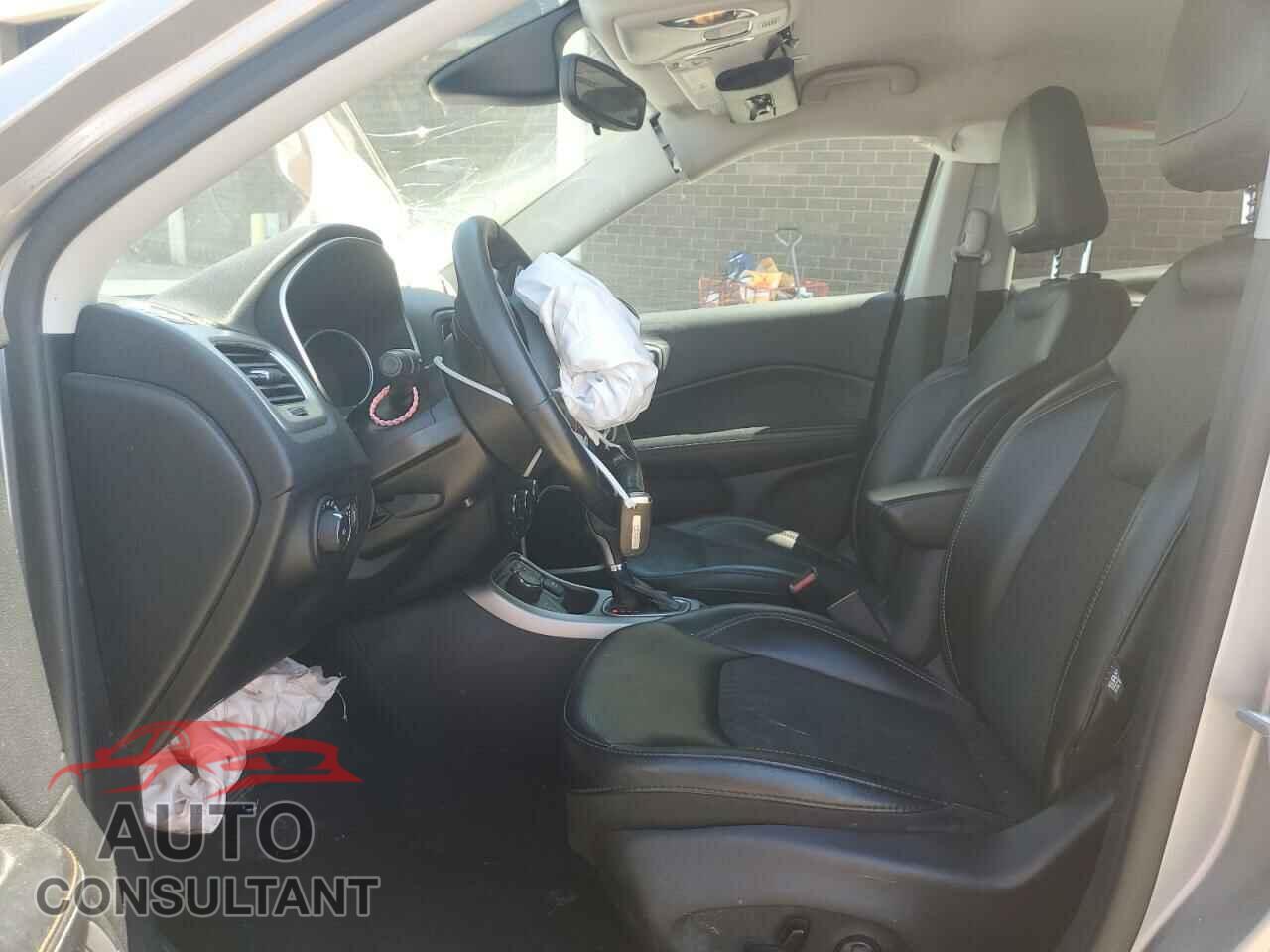 JEEP COMPASS 2018 - 3C4NJDBB7JT482298