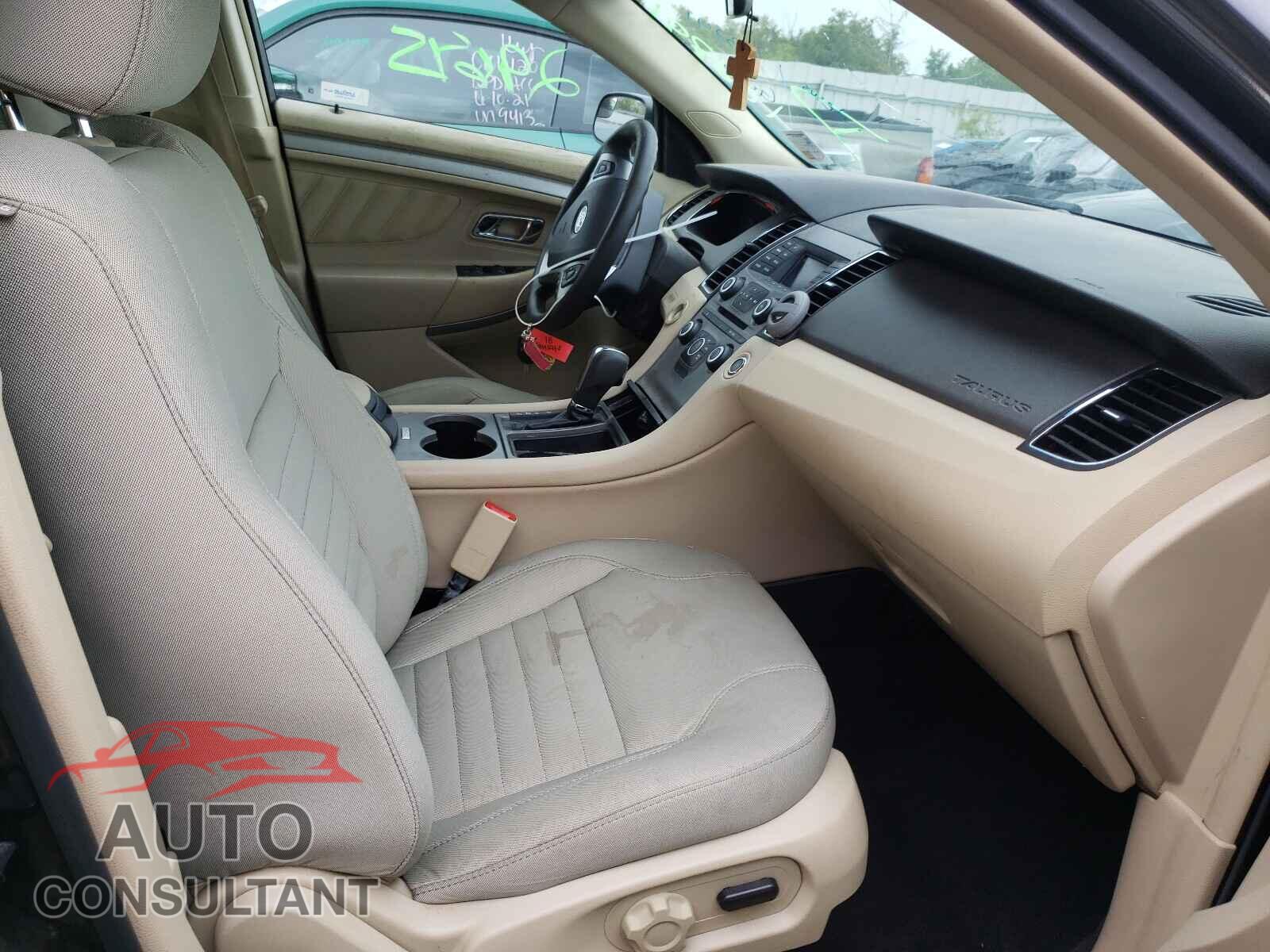 FORD TAURUS 2018 - 1FAHP2D89JG102891
