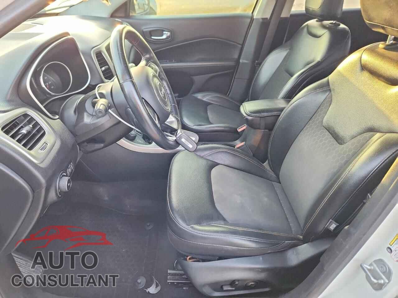 JEEP COMPASS 2018 - 3C4NJDBB2JT337105