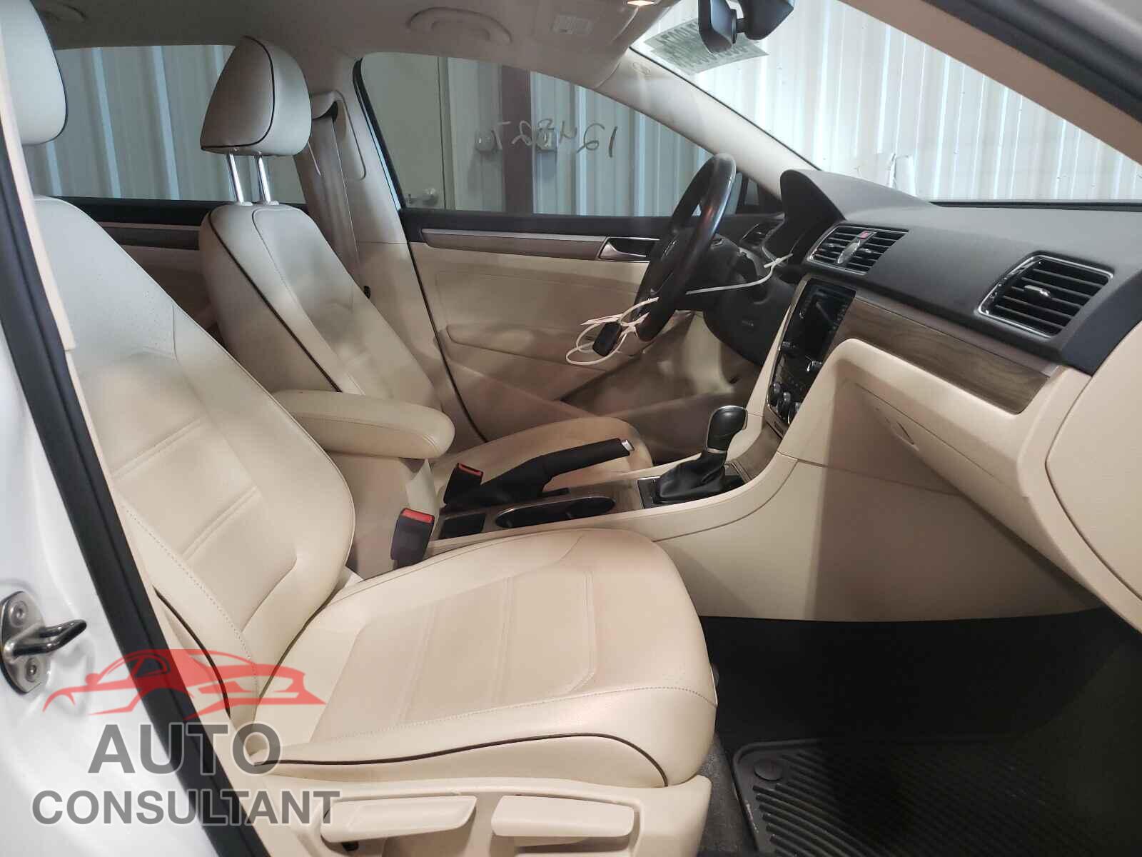 VOLKSWAGEN PASSAT 2017 - 1VWGT7A37HC065748