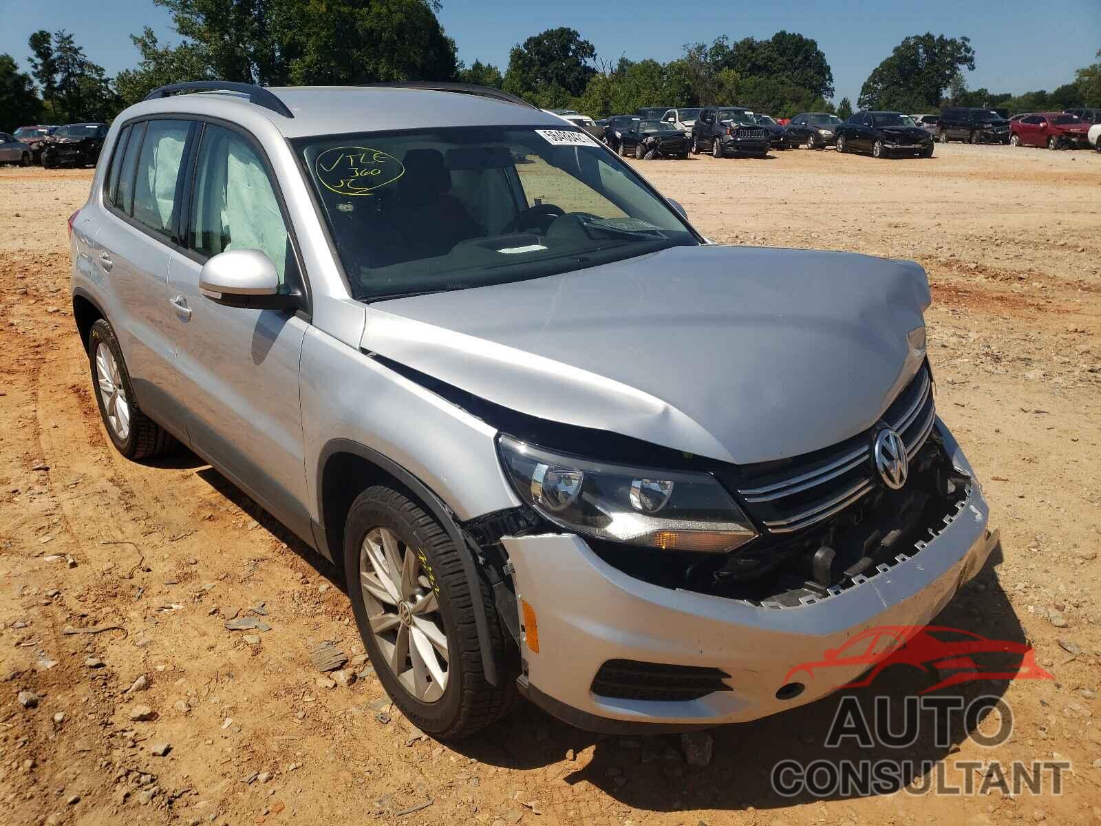 VOLKSWAGEN TIGUAN 2017 - WVGAV7AX1HK049455