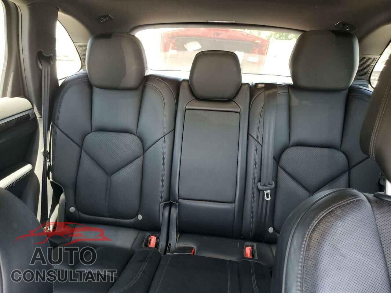 PORSCHE CAYENNE 2016 - WP1AA2A29GKA38174