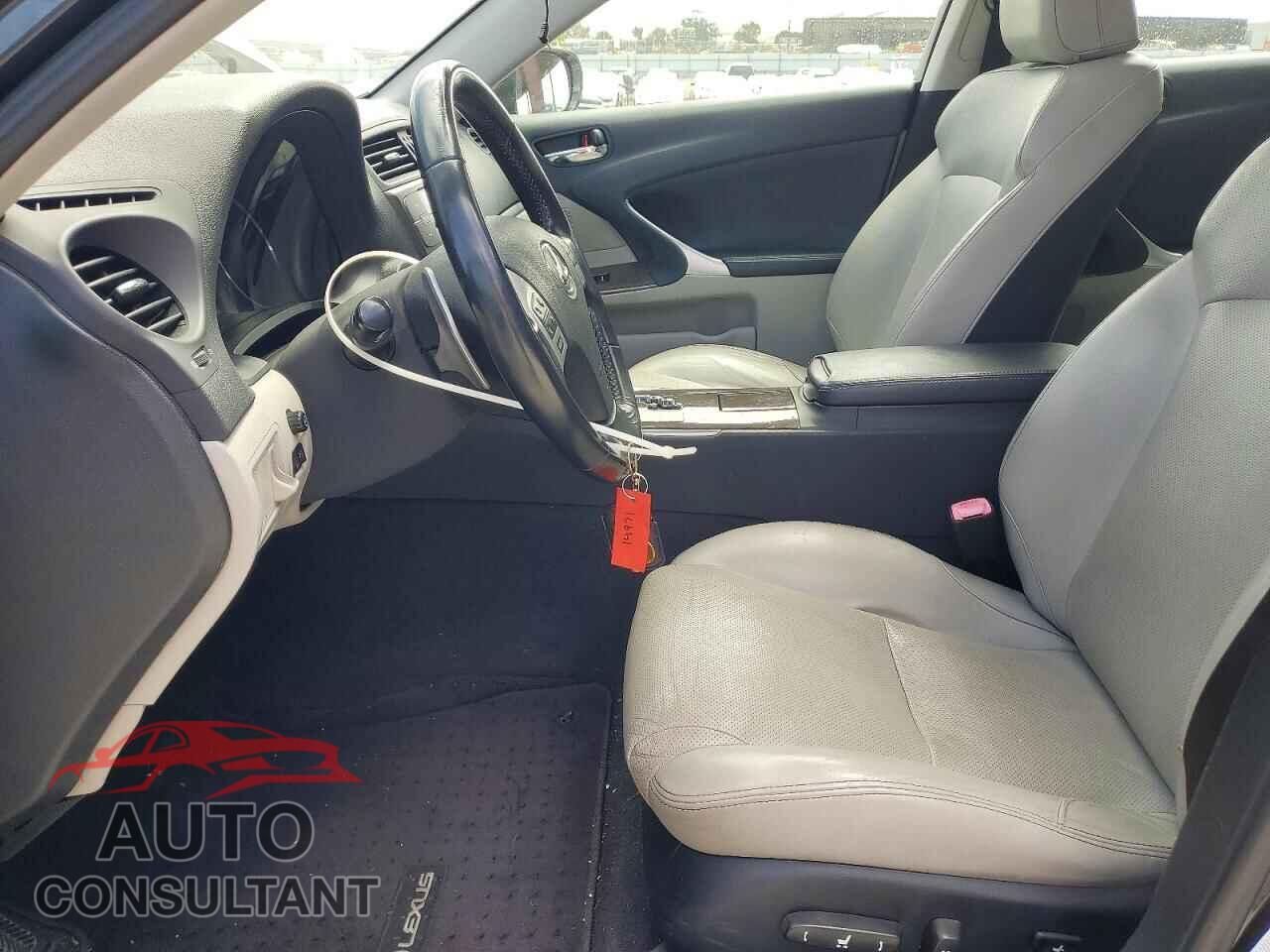 LEXUS IS 2011 - JTHBF5C20B5143018
