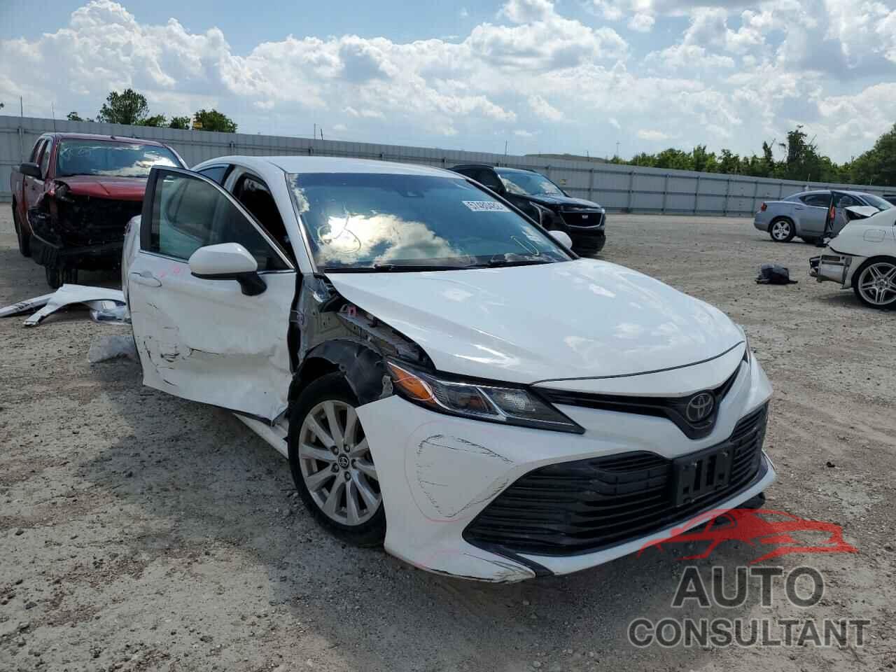 TOYOTA CAMRY 2018 - 4T1B11HK8JU106445