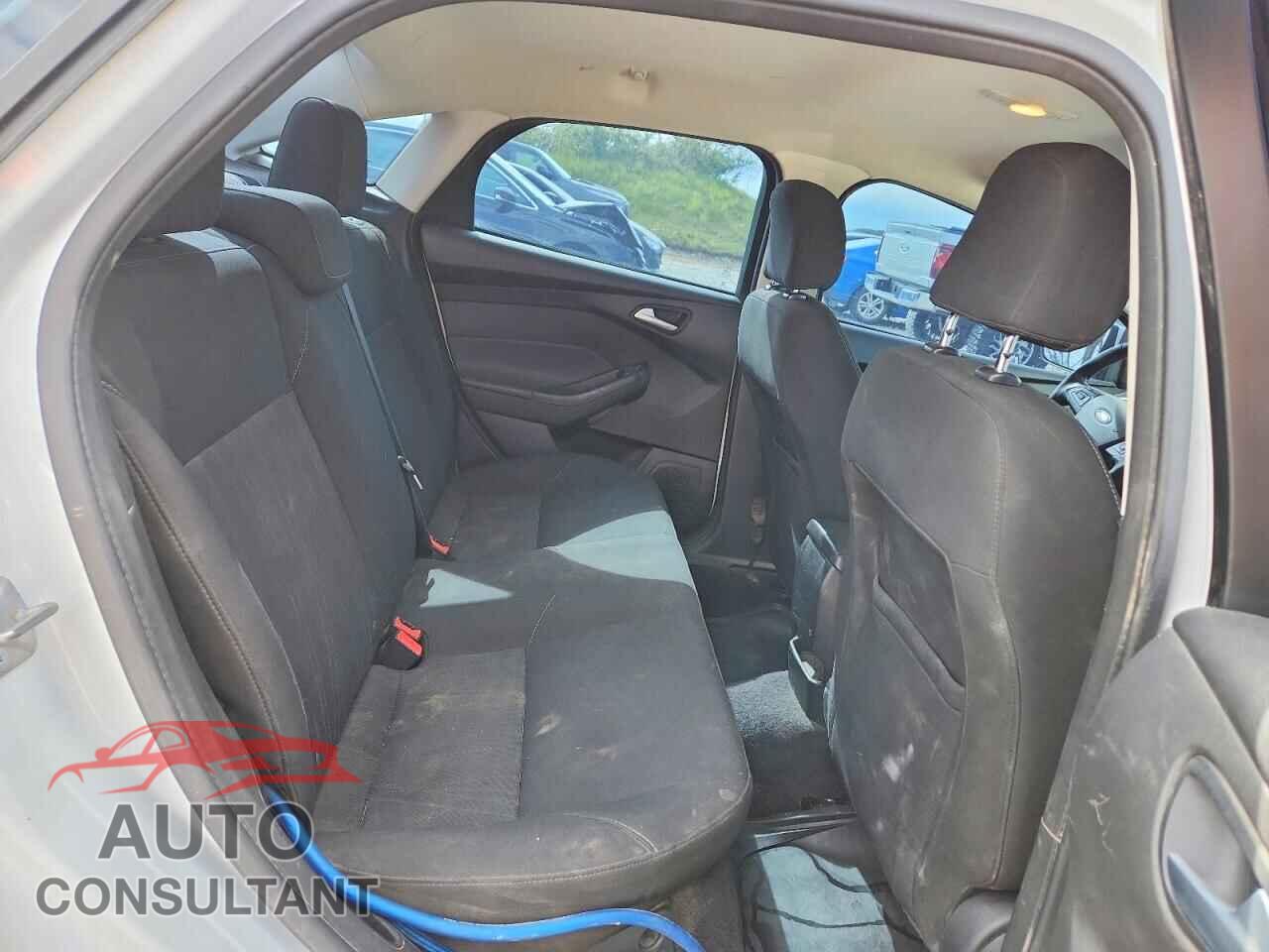 FORD FOCUS 2016 - 1FADP3F20GL336009