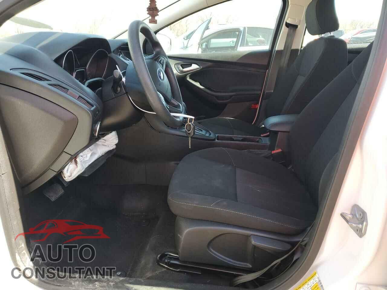 FORD FOCUS 2017 - 1FADP3F27HL320293