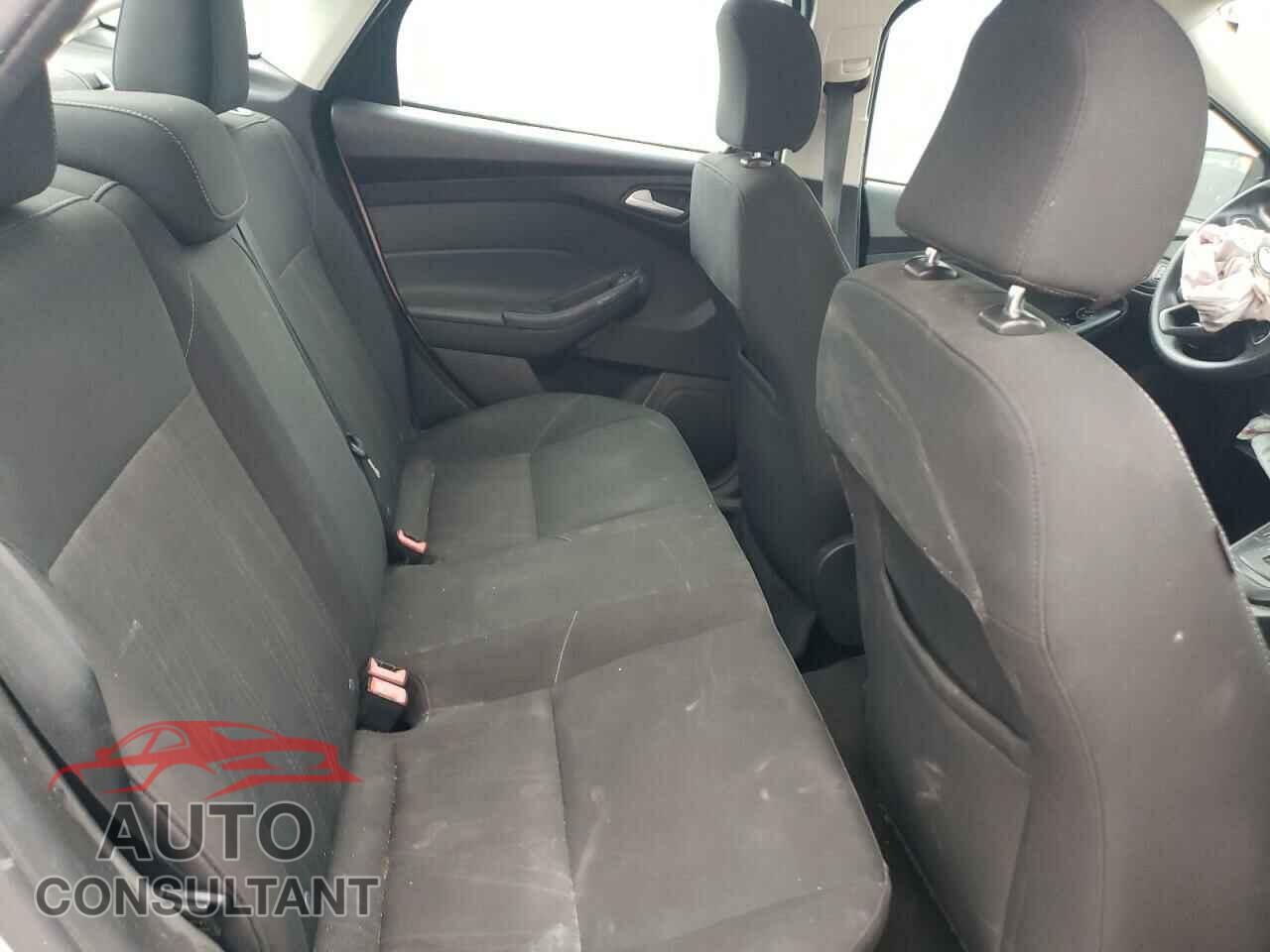 FORD FOCUS 2017 - 1FADP3F21HL267350