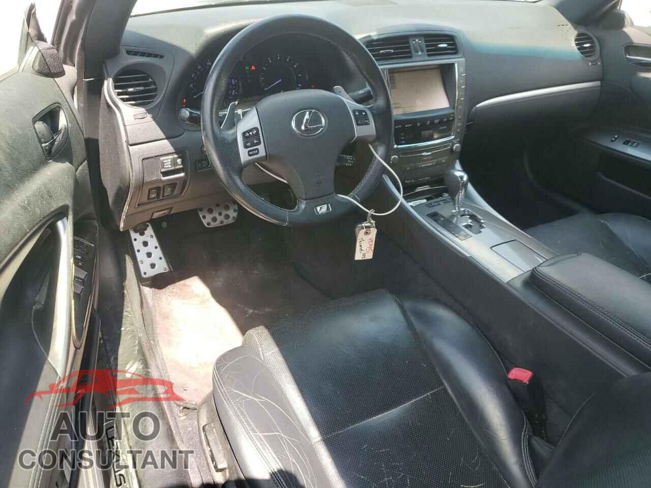 LEXUS IS 2014 - JTHFF2C25E2530315