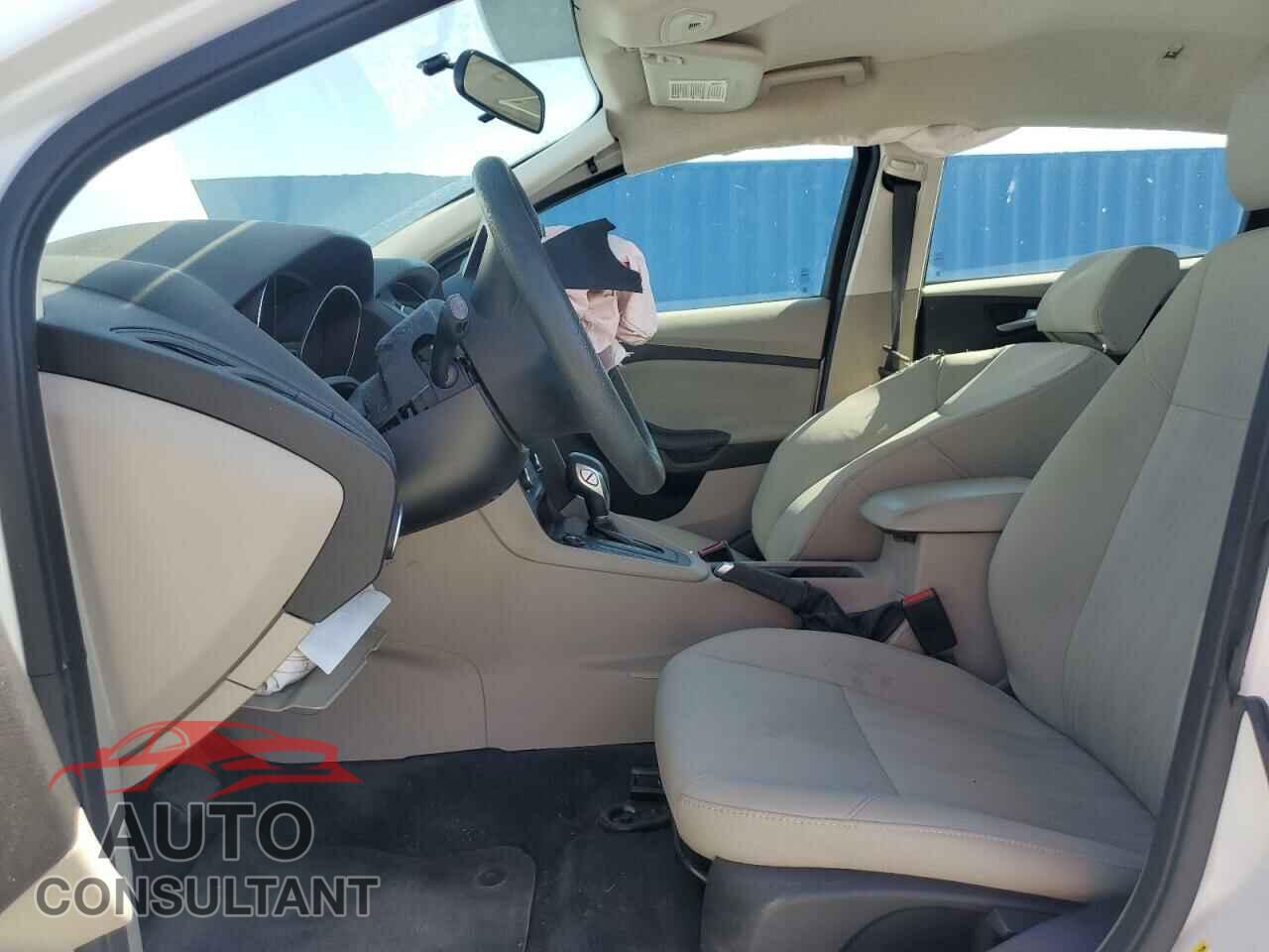 FORD FOCUS 2017 - 1FADP3F28HL202219