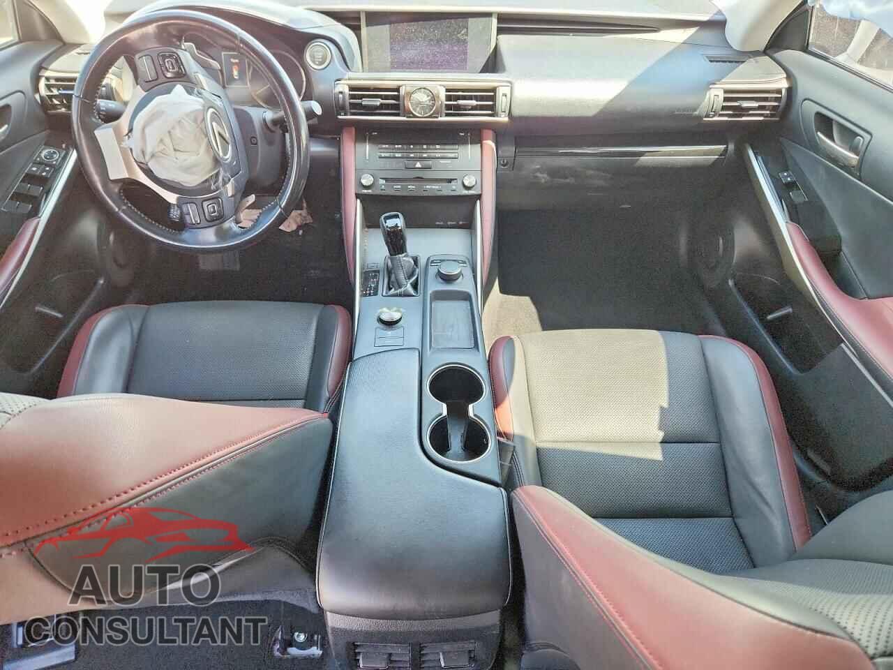 LEXUS IS 2018 - JTHBA1D20J5067076