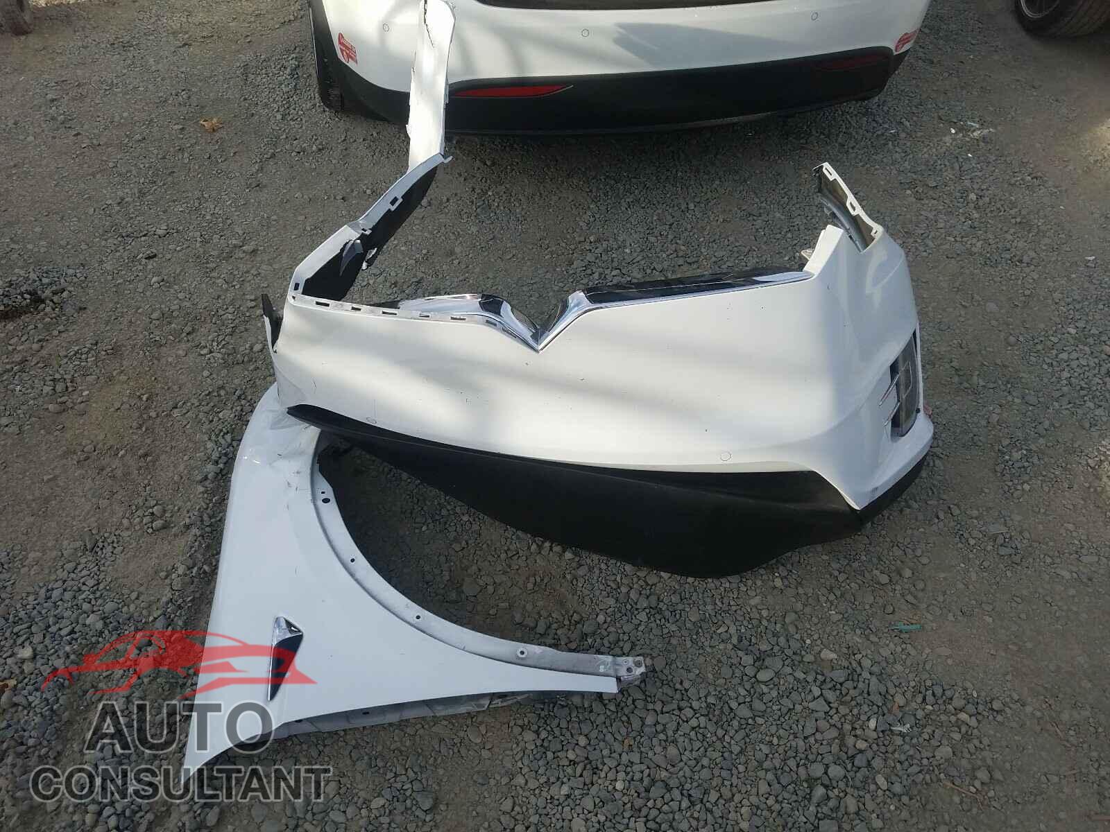 TESLA MODEL X 2017 - 5YJXCAE21HF044172