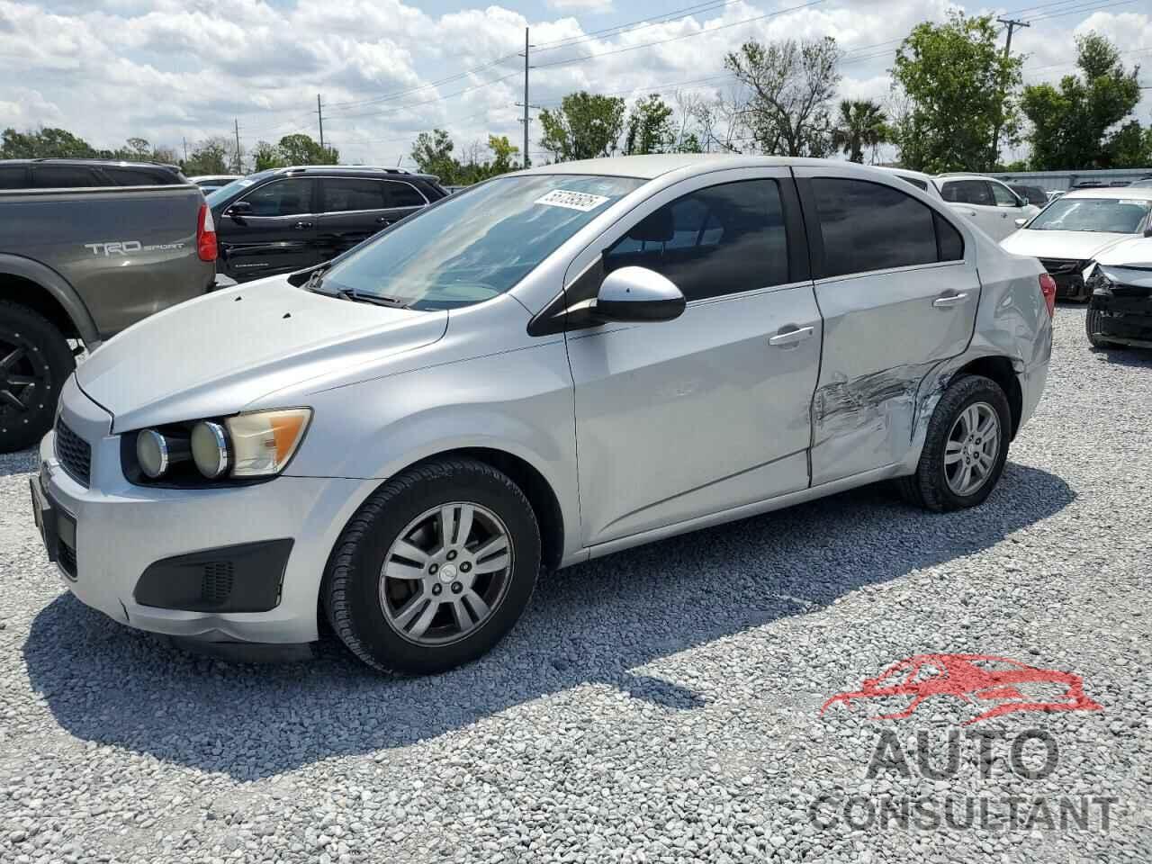 CHEVROLET SONIC 2012 - 1G1JC5SH8C4221945