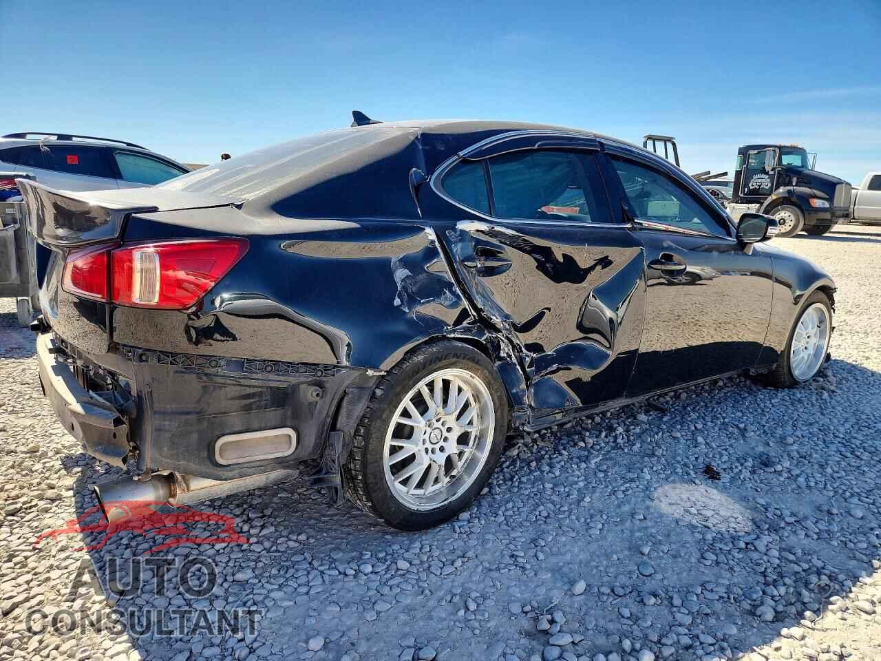 LEXUS IS 2011 - JTHCF5C26B5046054