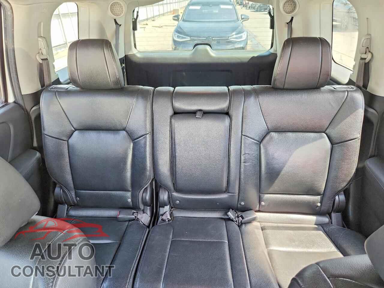 HONDA PILOT 2012 - 5FNYF4H9XCB010326