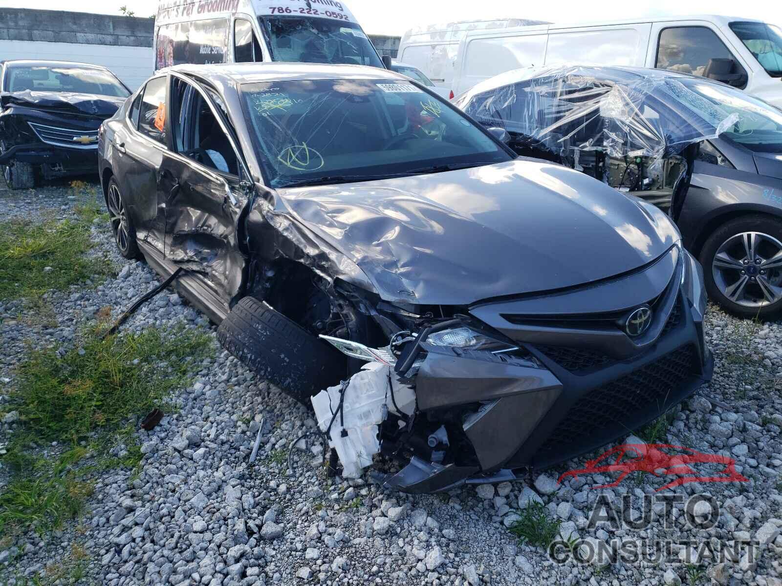 TOYOTA CAMRY 2018 - 4T1B11HK4JU637710