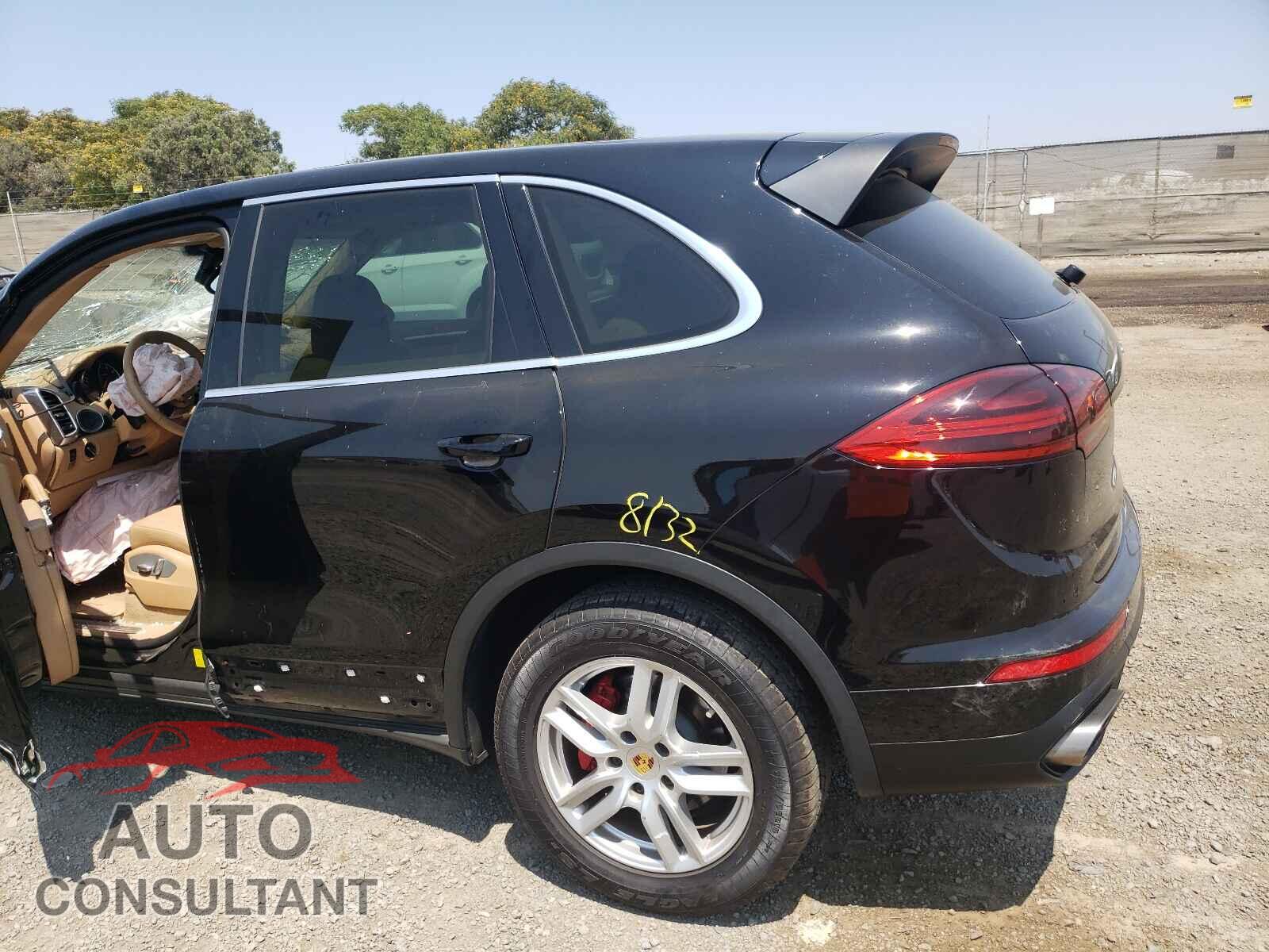 PORSCHE CAYENNE 2016 - WP1AA2A26GKA37208