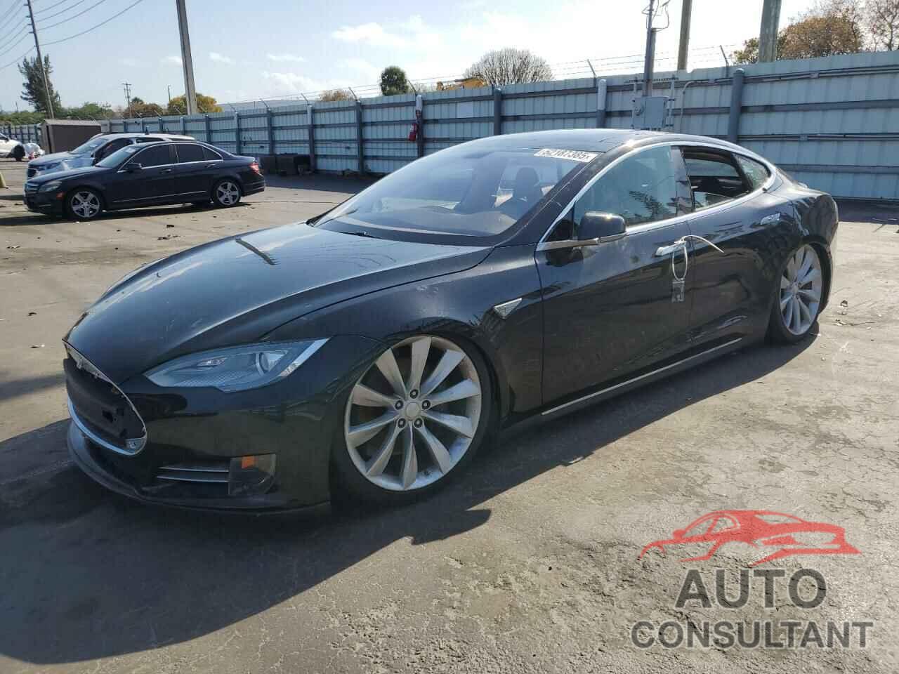 TESLA MODEL S 2013 - 5YJSA1CP2DFP06592