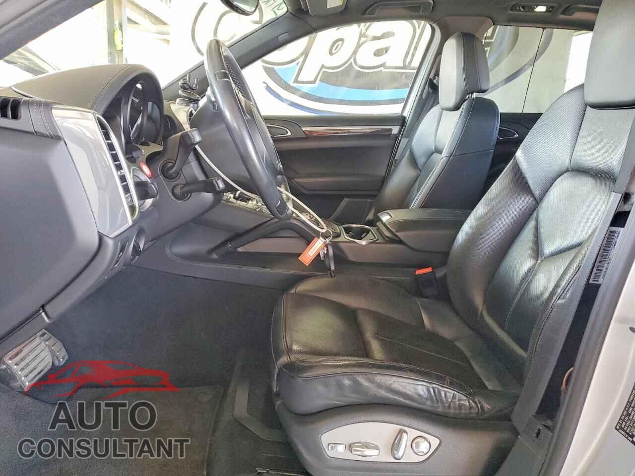 PORSCHE CAYENNE 2011 - WP1AB2A2XBLA52195