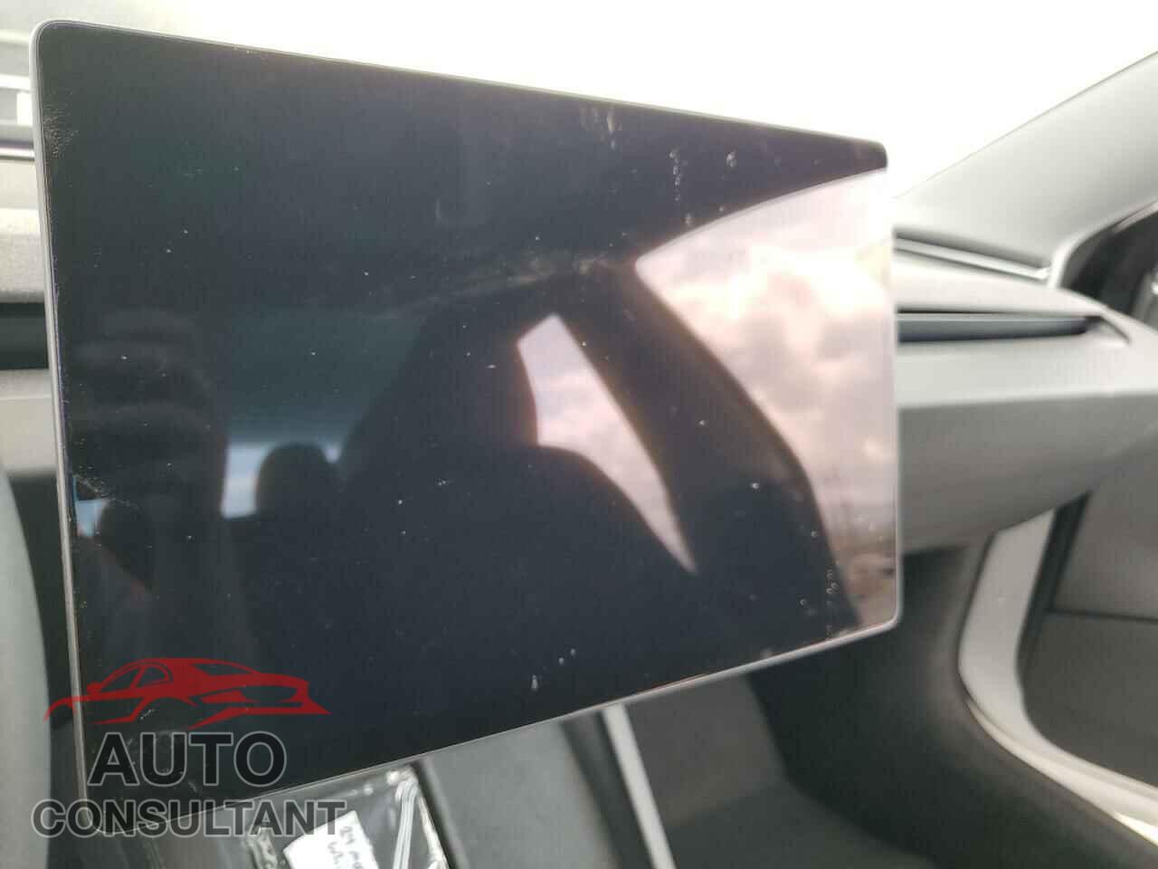TESLA MODEL 3 2024 - 5YJ3E1EB3RF849875