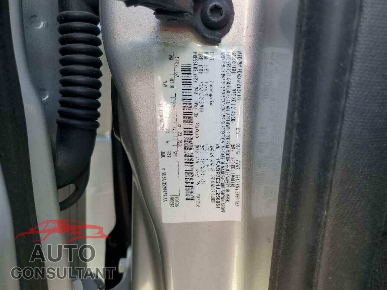 FORD FOCUS 2018 - 1FADP3E21JL256081
