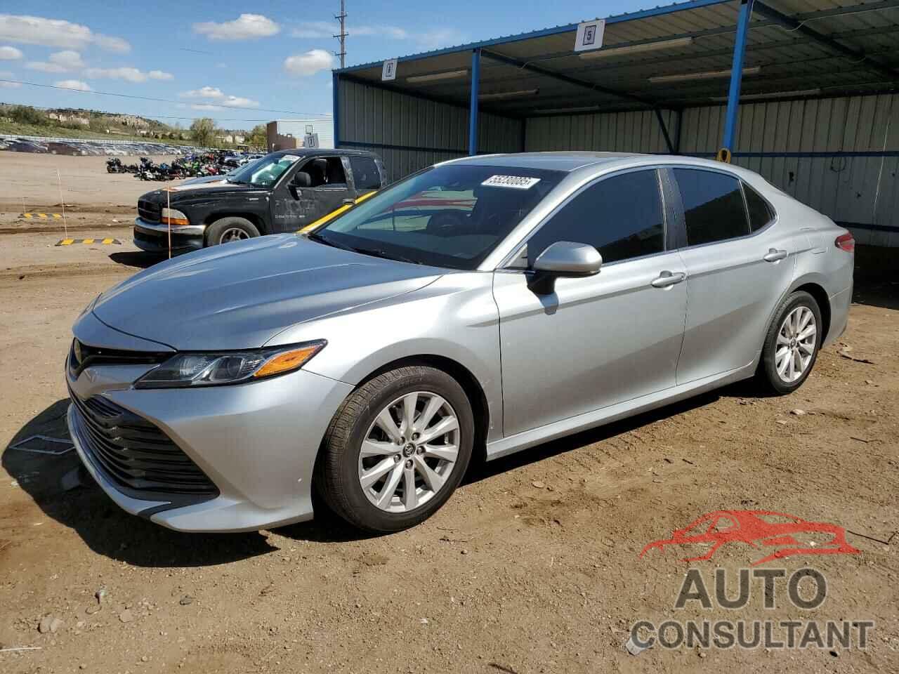 TOYOTA CAMRY 2018 - 4T1B11HK4JU133271