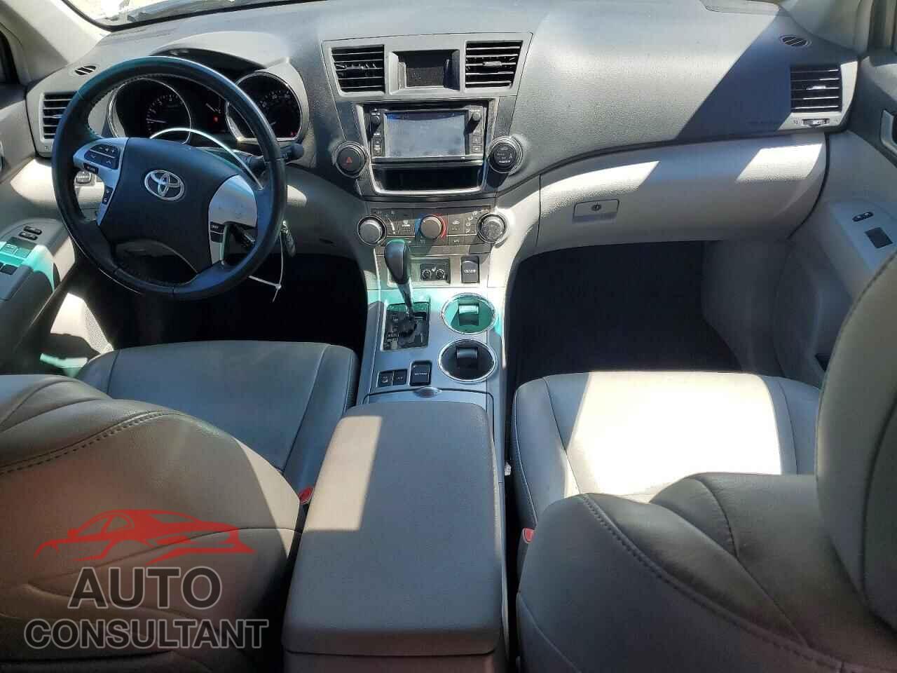 TOYOTA HIGHLANDER 2013 - 5TDBK3EH8DS269806