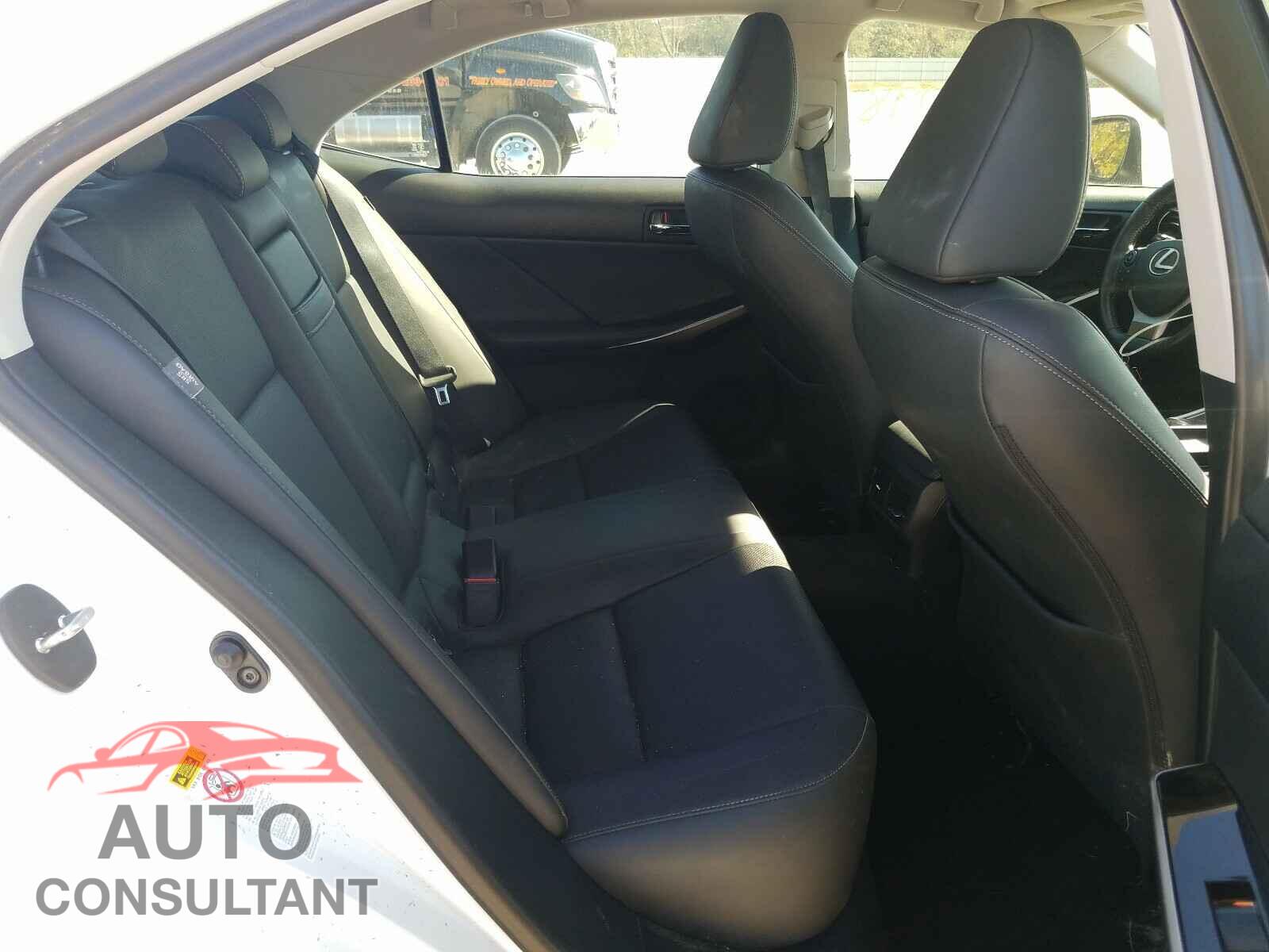 LEXUS IS 2016 - JTHBA1D2XG5023031