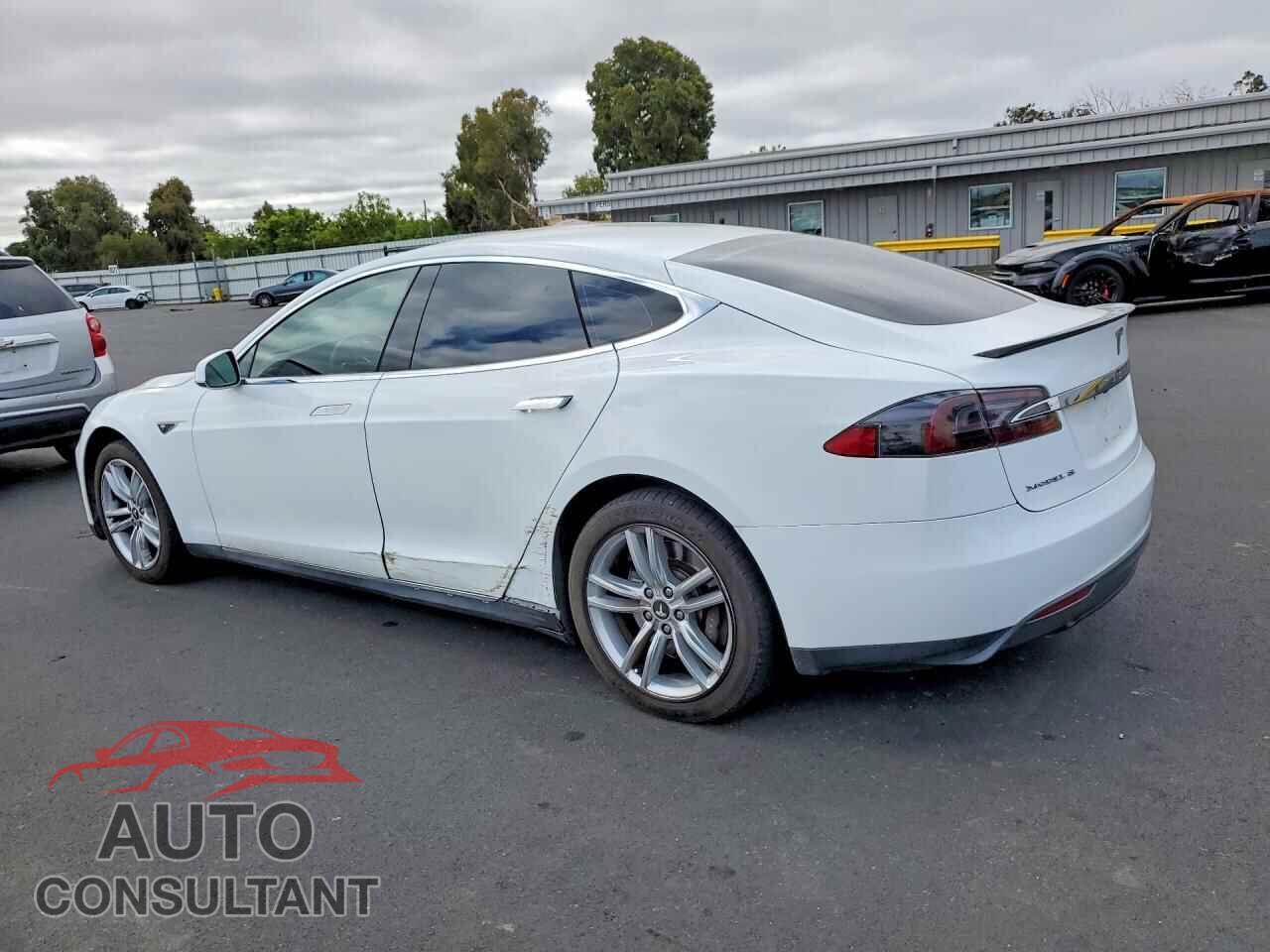TESLA MODEL S 2013 - 5YJSA1DN0DFP05907