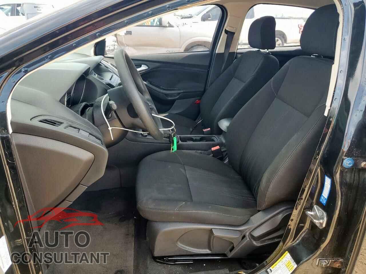 FORD FOCUS 2015 - 1FADP3K25FL210636
