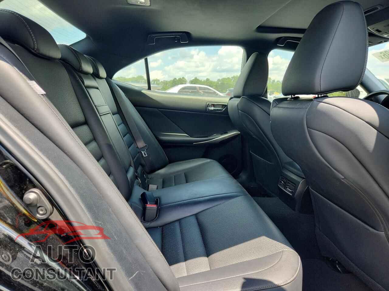LEXUS IS 2015 - JTHCF1D28F5028491