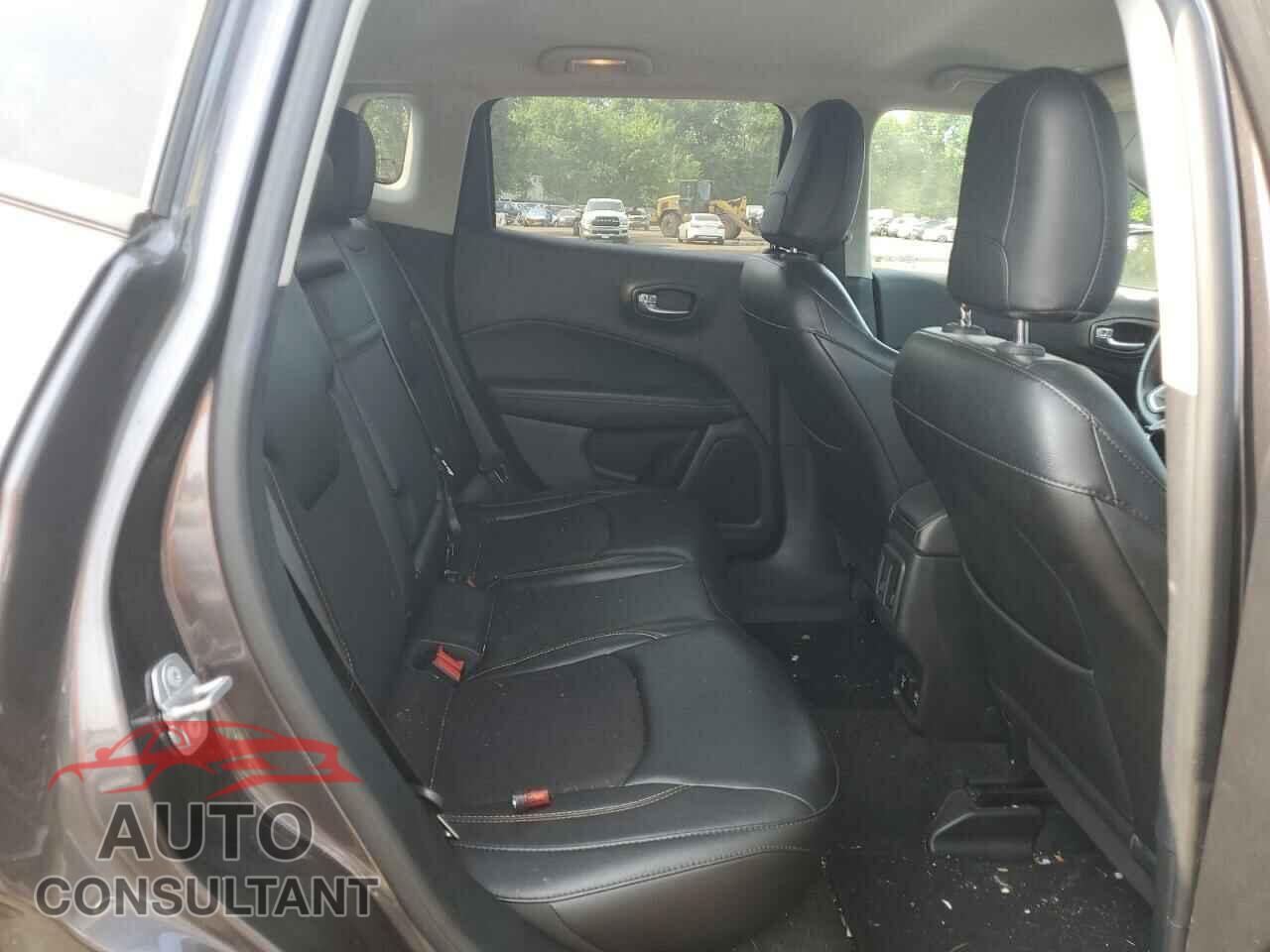 JEEP COMPASS 2018 - 3C4NJDBB4JT361065