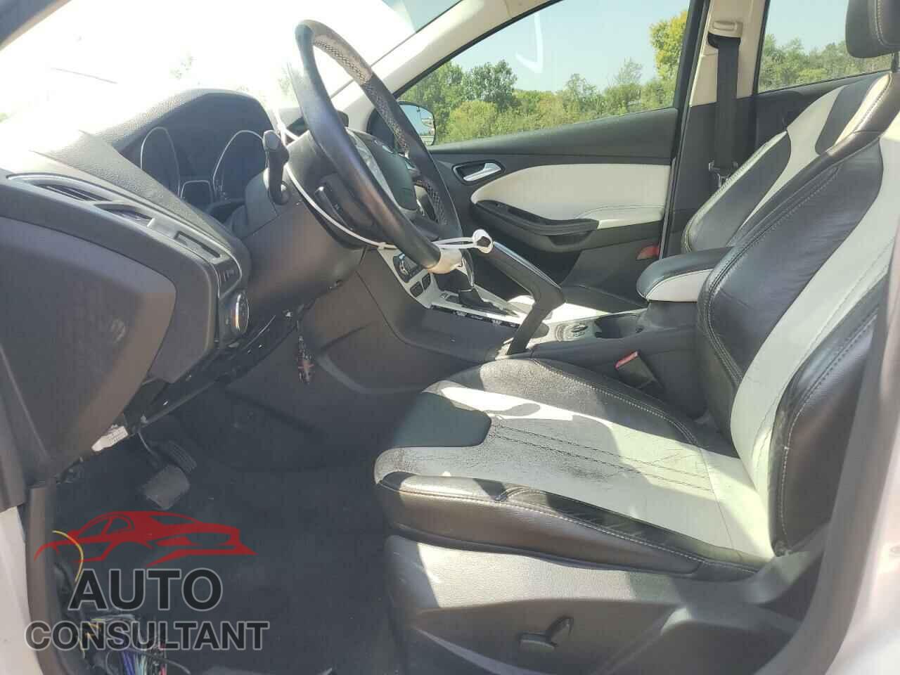FORD FOCUS 2012 - 1FAHP3N21CL198946