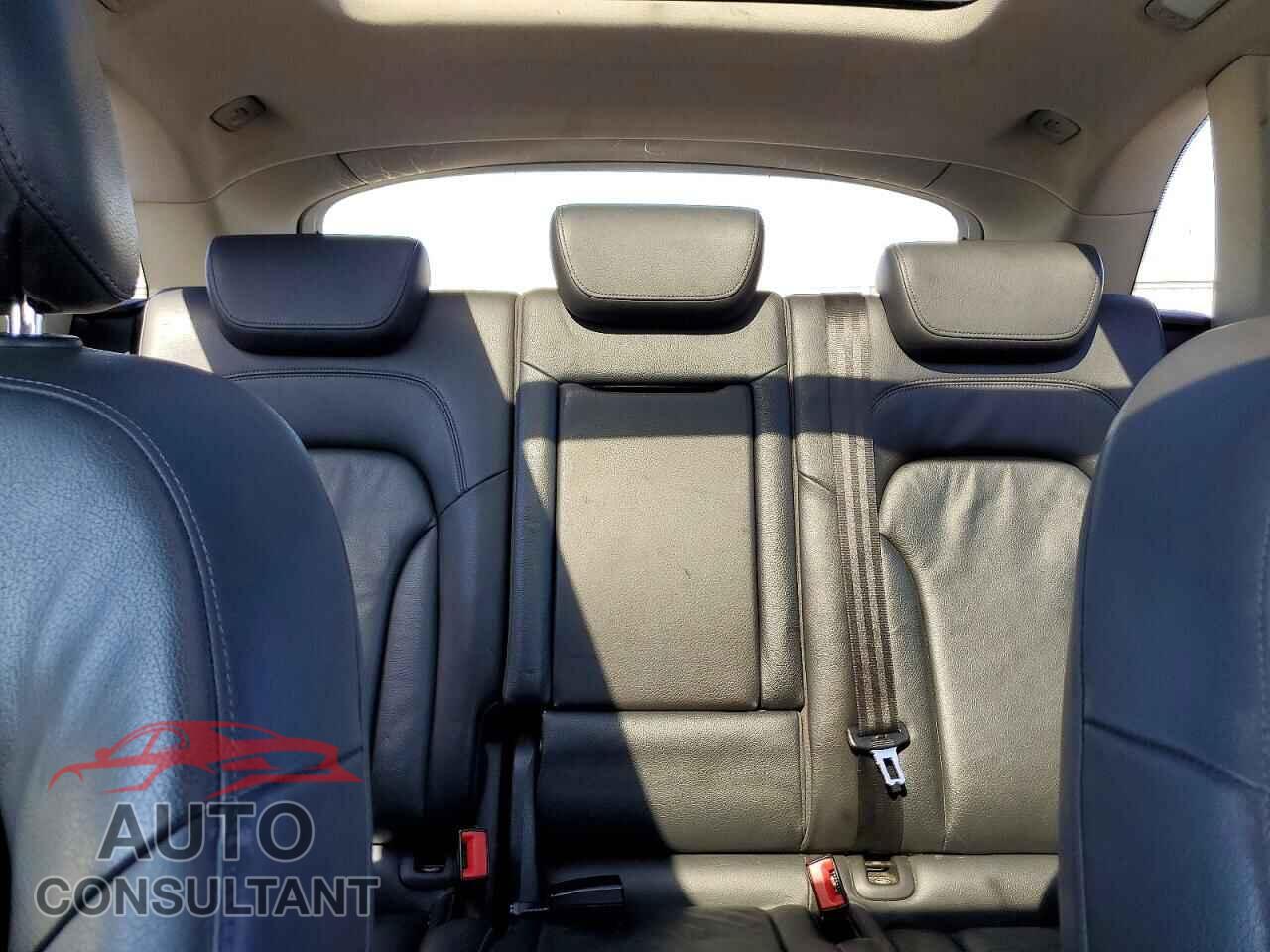 AUDI Q5 2010 - WA1LKAFP0AA079208