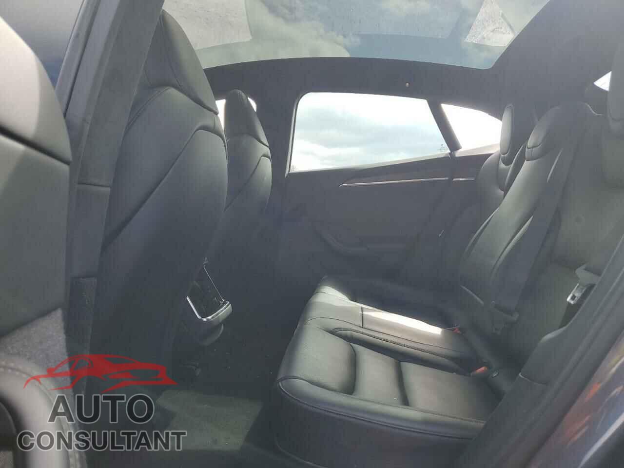 TESLA MODEL S 2022 - 5YJSA1E52NF493608