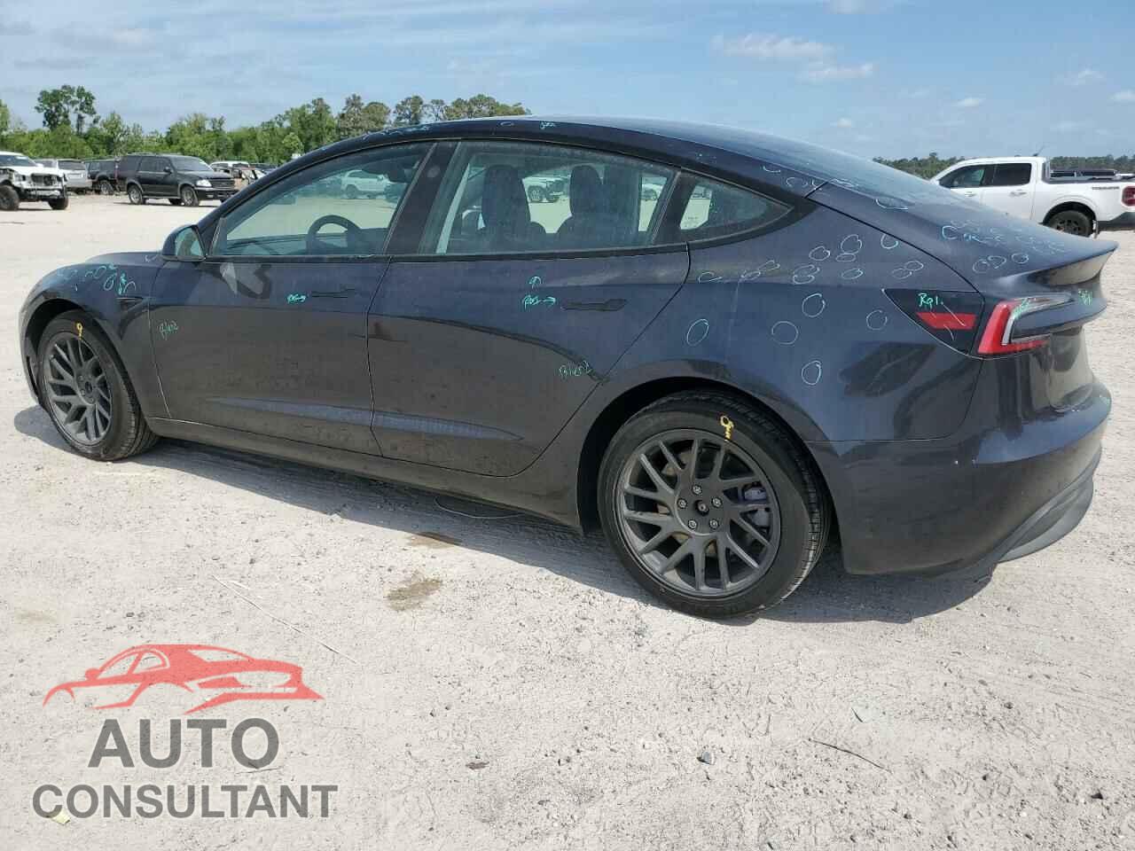 TESLA MODEL 3 2024 - 5YJ3E1EA8RF825594