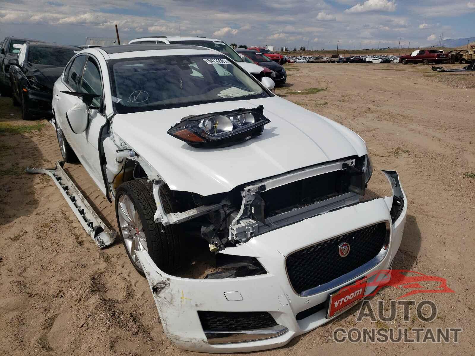 JAGUAR XF 2017 - SAJBE4BV9HCY32670