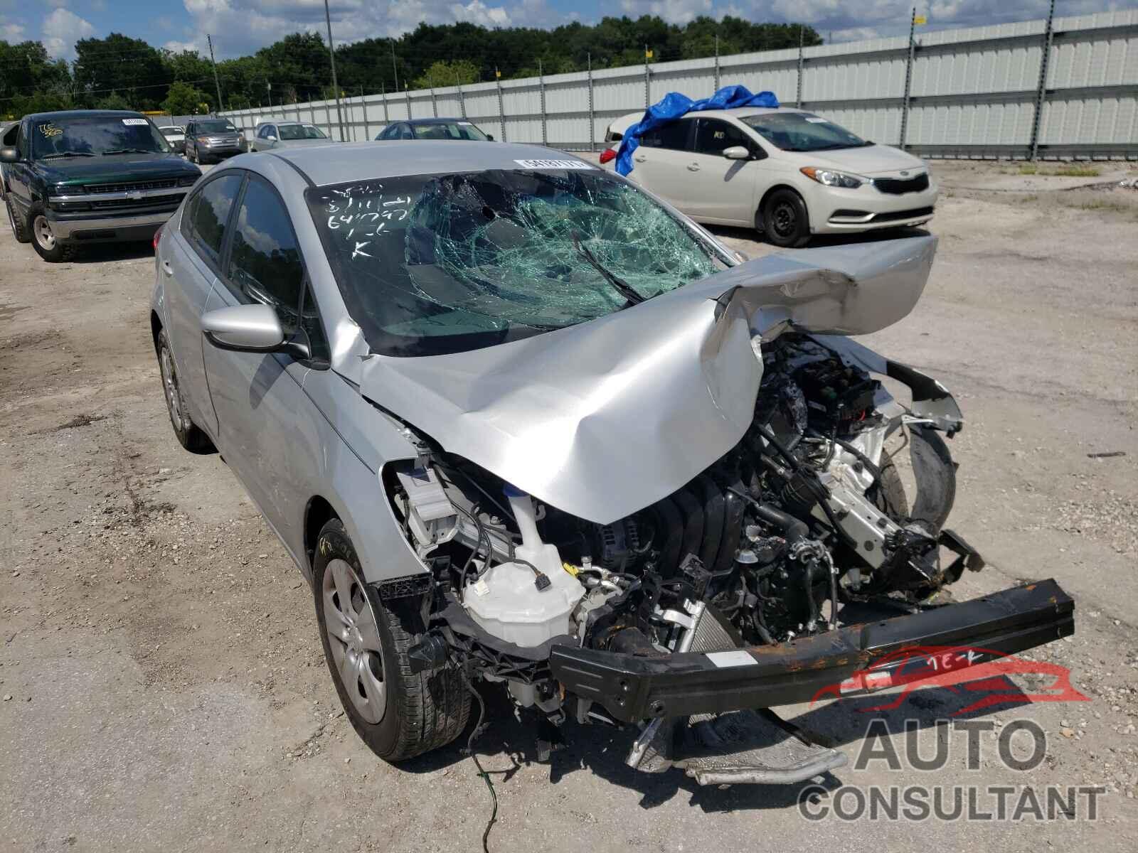 KIA FORTE 2018 - 3KPFK4A74JE203182