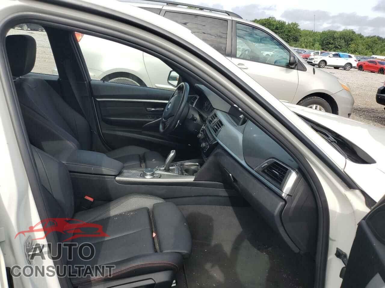 BMW 3 SERIES 2018 - WBA8E1C54JA177872