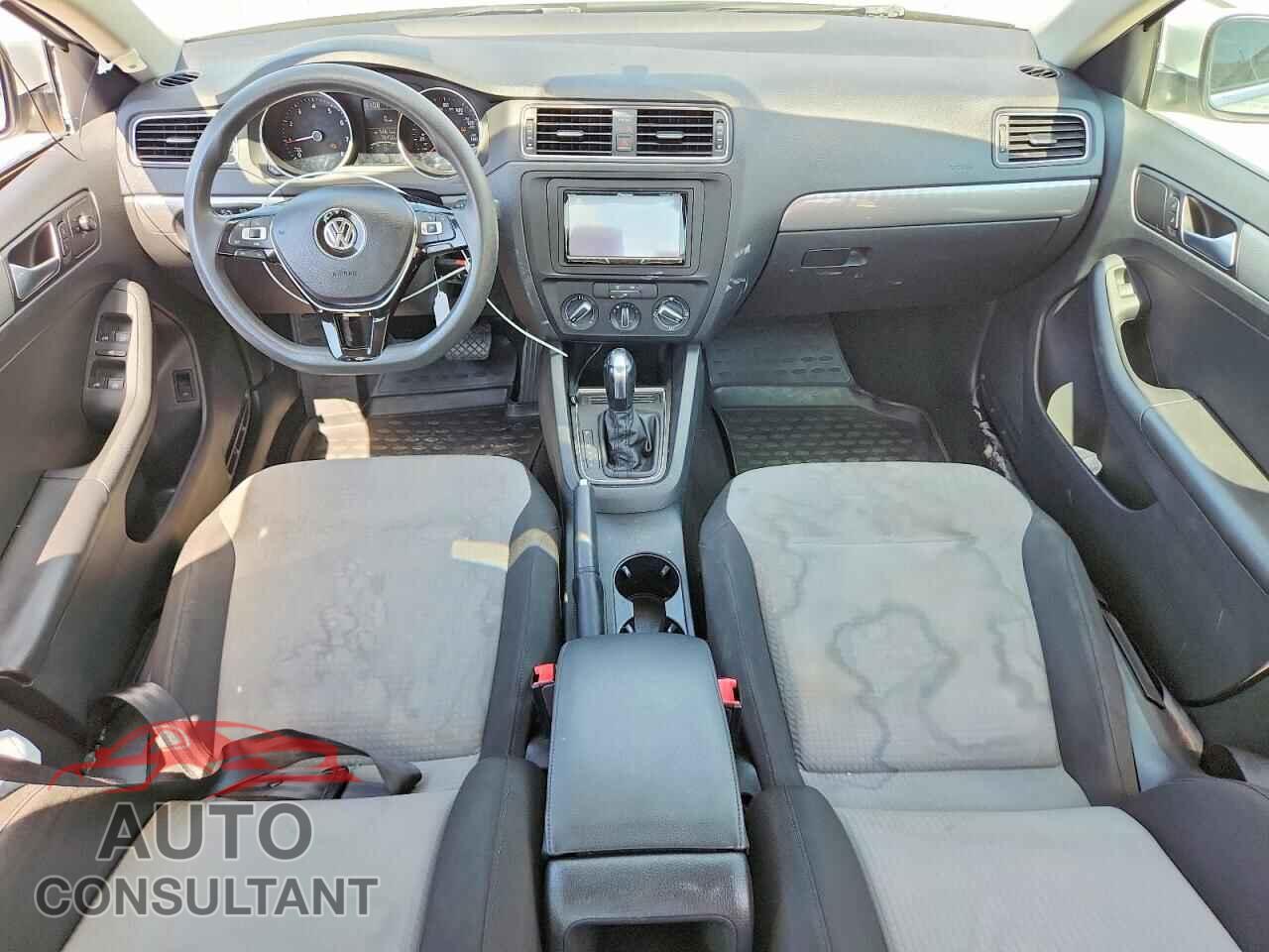 VOLKSWAGEN JETTA 2017 - 3VW2B7AJ6HM290561