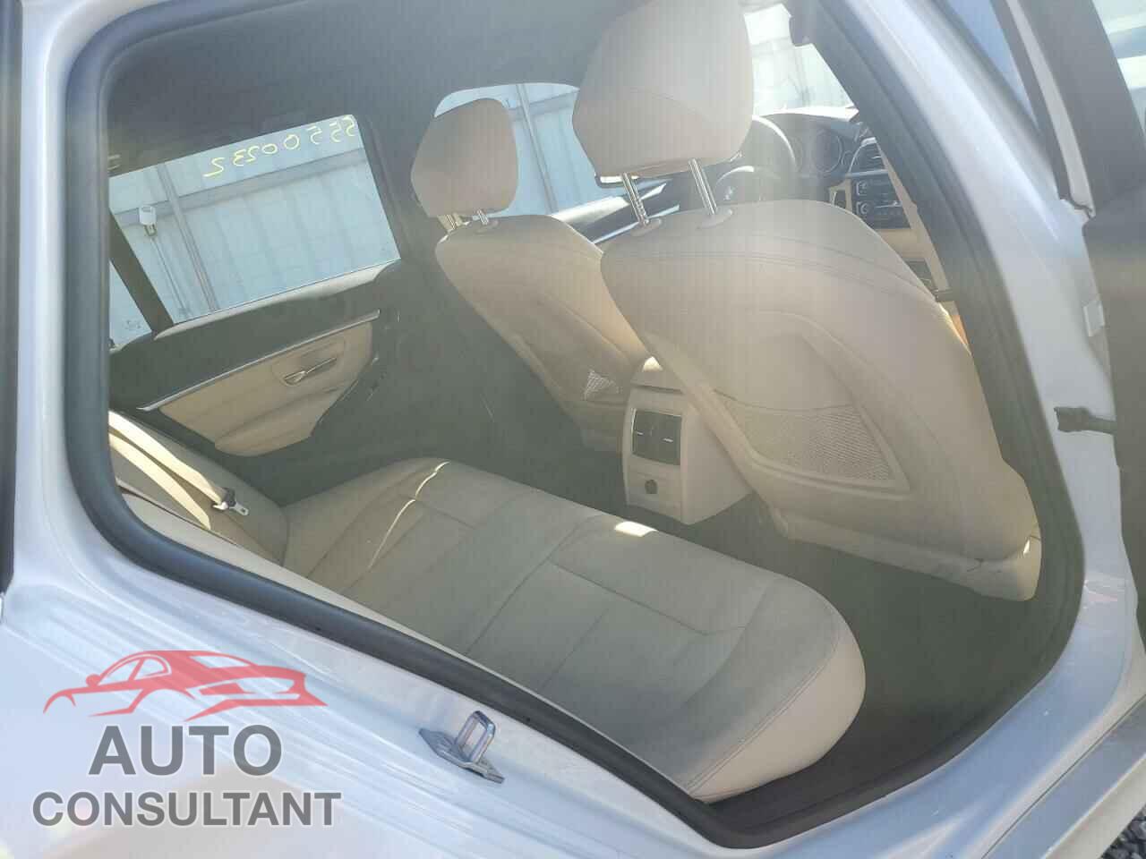 BMW 3 SERIES 2017 - WBA8K3C31HA023732
